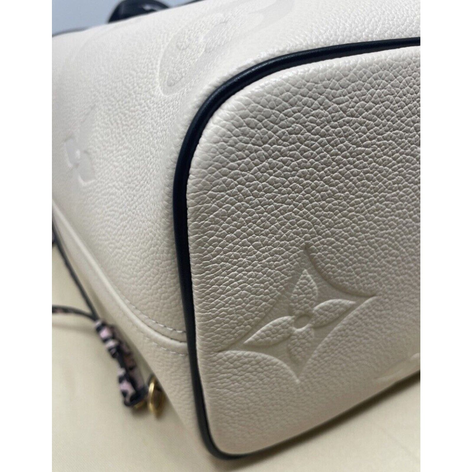 Louis Vuitton Louis Vuitton Neverfull Wild At Heart MM Ivory Leather Size ONE SIZE - 9 Thumbnail