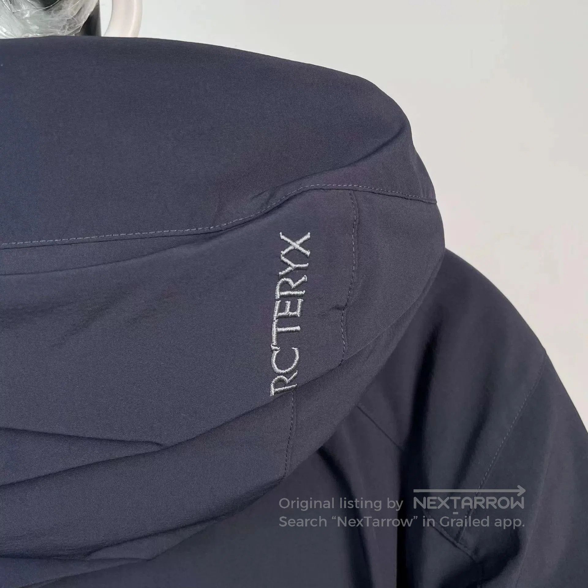 Arc'teryx Black Hooded Padded Jacket Size S. Size US S / EU 44-46 / 1 - 8 Thumbnail