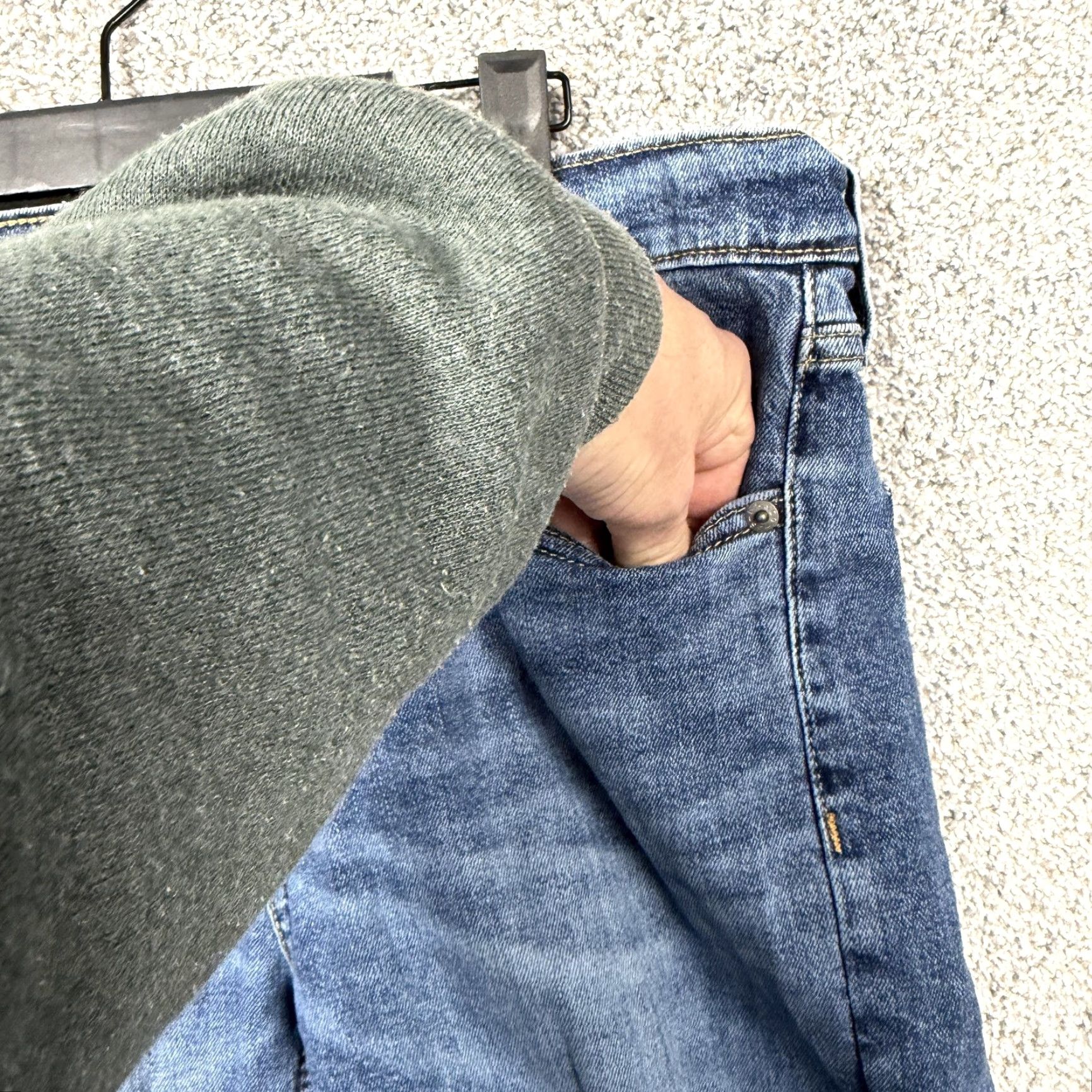 Vintage Signature Levis Jeans Mens 30x30 Athletic Blue Denim Tapered Streetwear Size US 30 / EU 46 - 7 Thumbnail