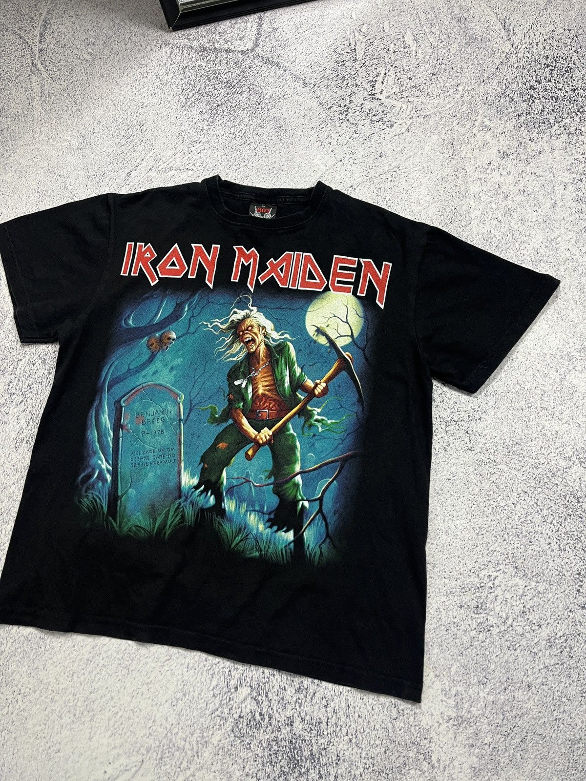 Band Tees Iron Maiden Benjamin Breeg Grave Big Logo Graphic T-Shirt Size US M / EU 48-50 / 2 - 3 Thumbnail