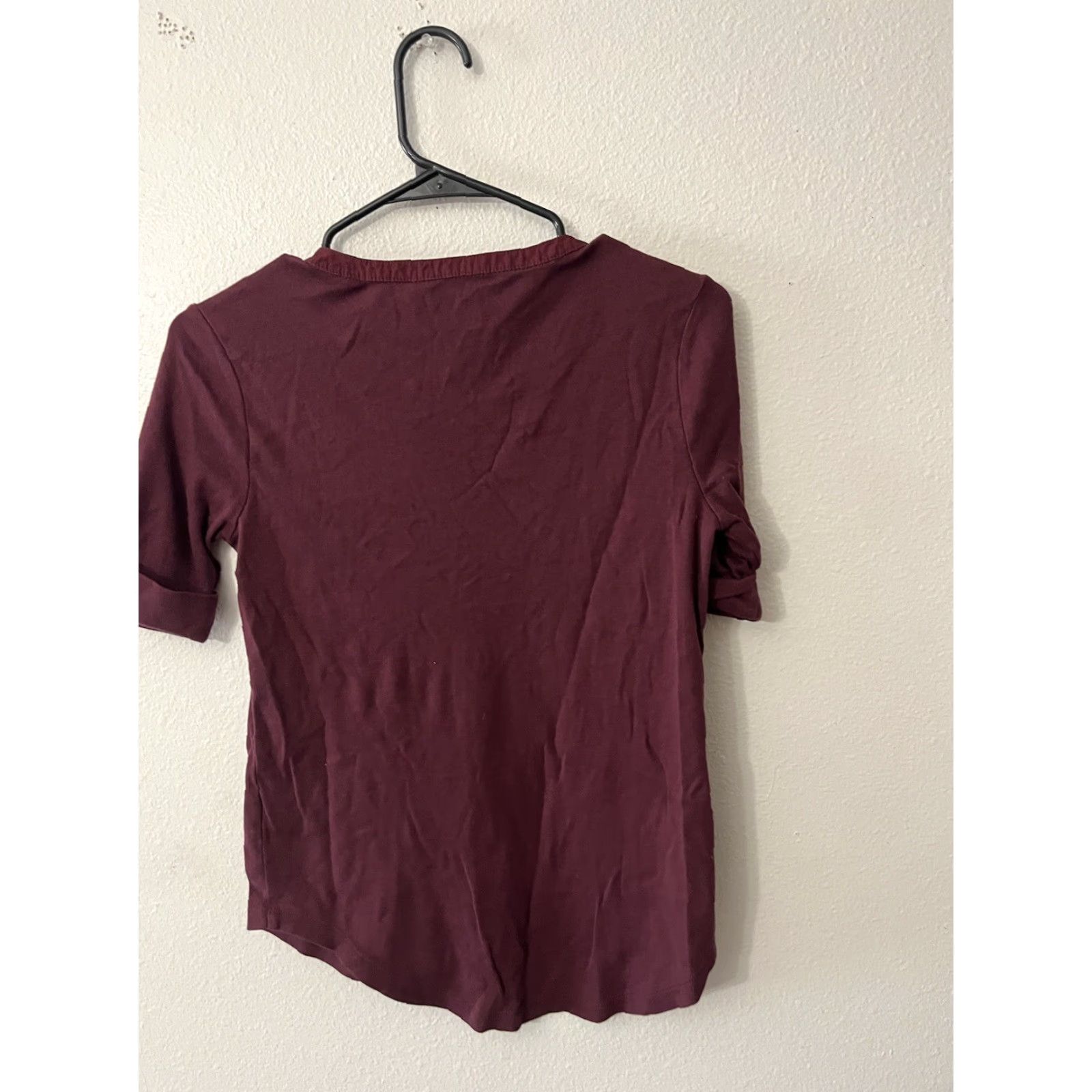 Croft & Barrow VINTAGE Croft & Barrow Womens T-Shirt Short Sleeve V-Neck Size PS Burgundy Basic Top Size 28" / US 6 / IT 42 - 2 Thumbnail