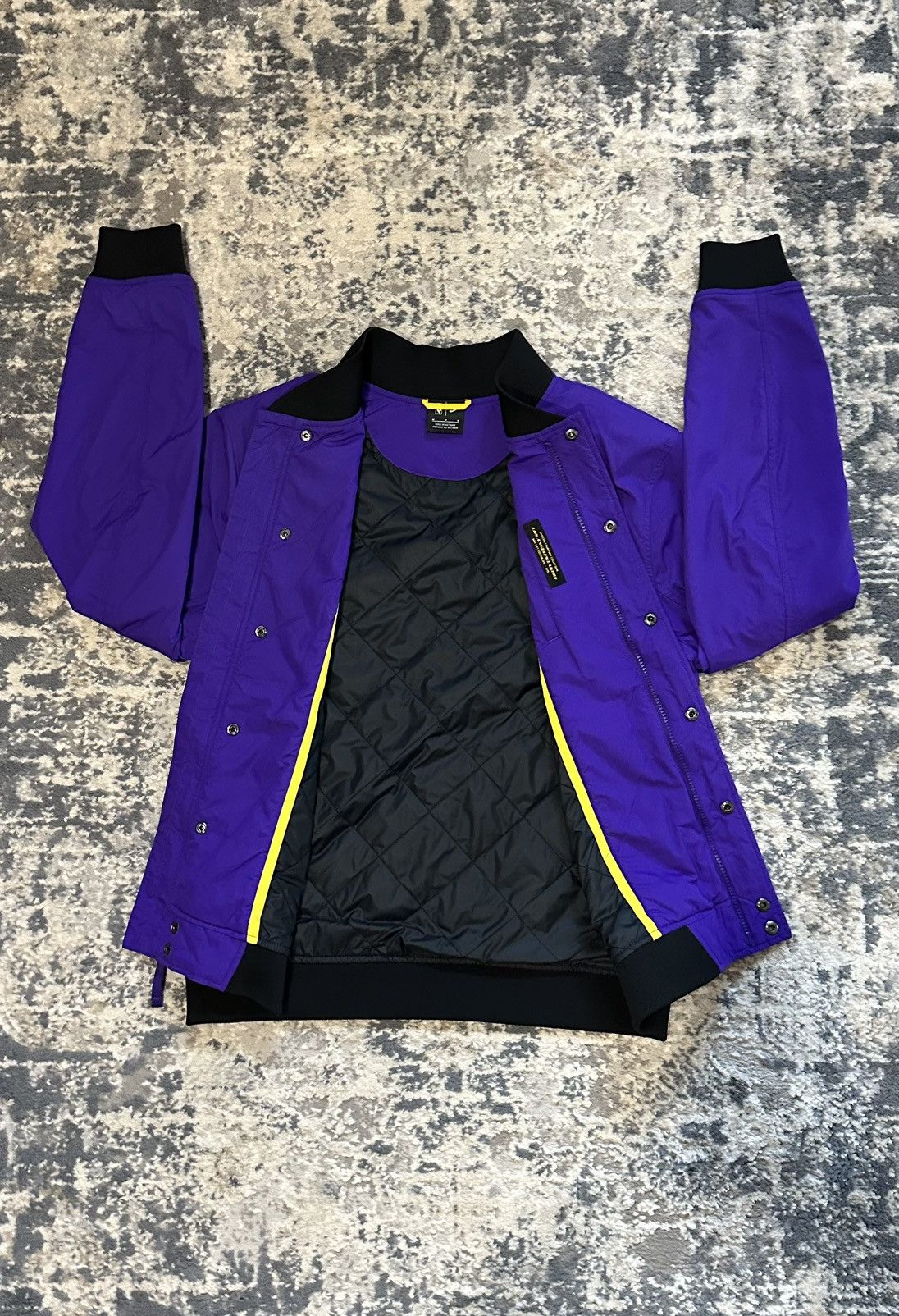 Nike Nike Los Angeles Lakers Courtside Full-Zip Bomber Jacket Size US M / EU 48-50 / 2 - 2 Thumbnail