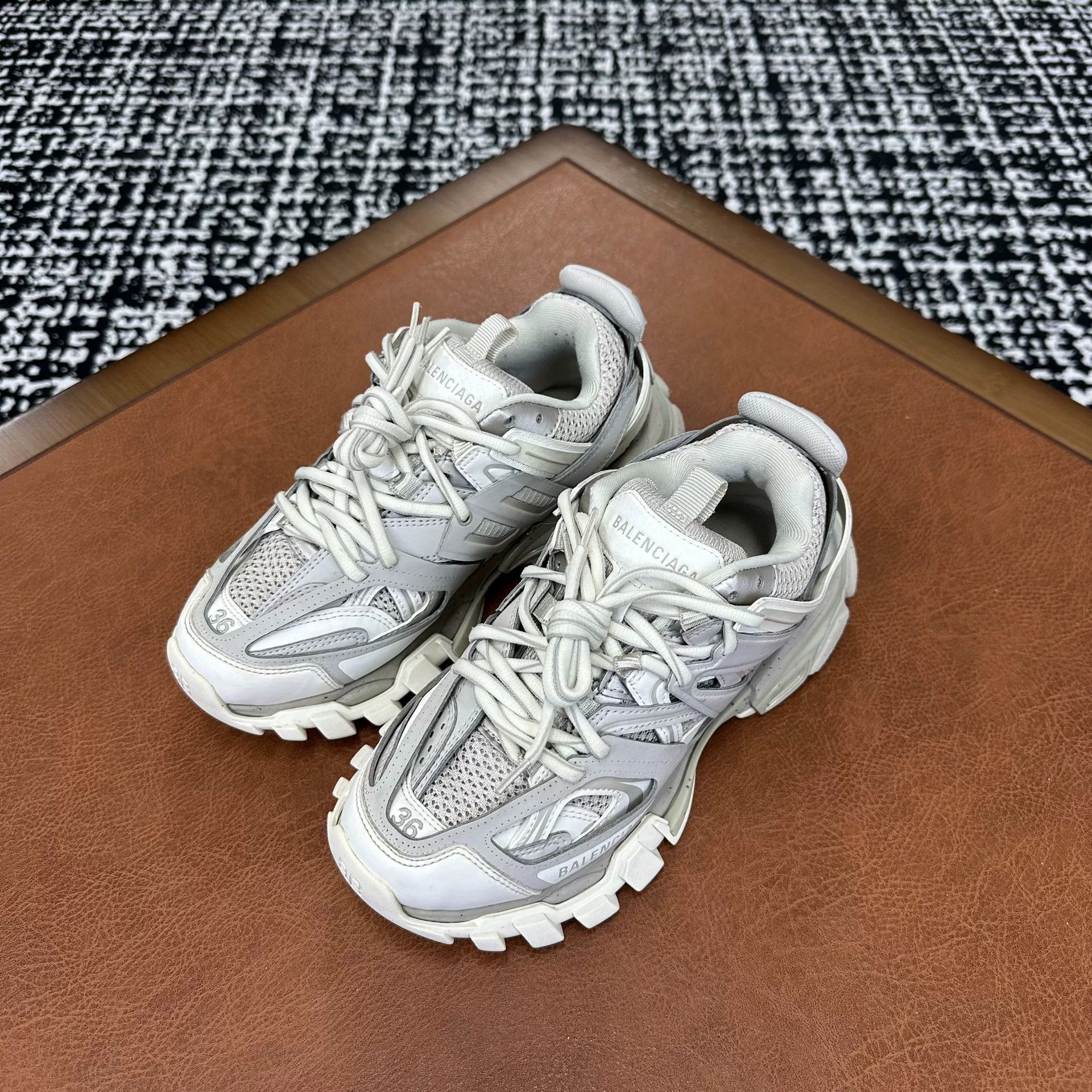 Balenciaga Balenciaga Brown Lowtop Sneakers it_36 Women Size US 6 / IT 36 - 1 Thumbnail