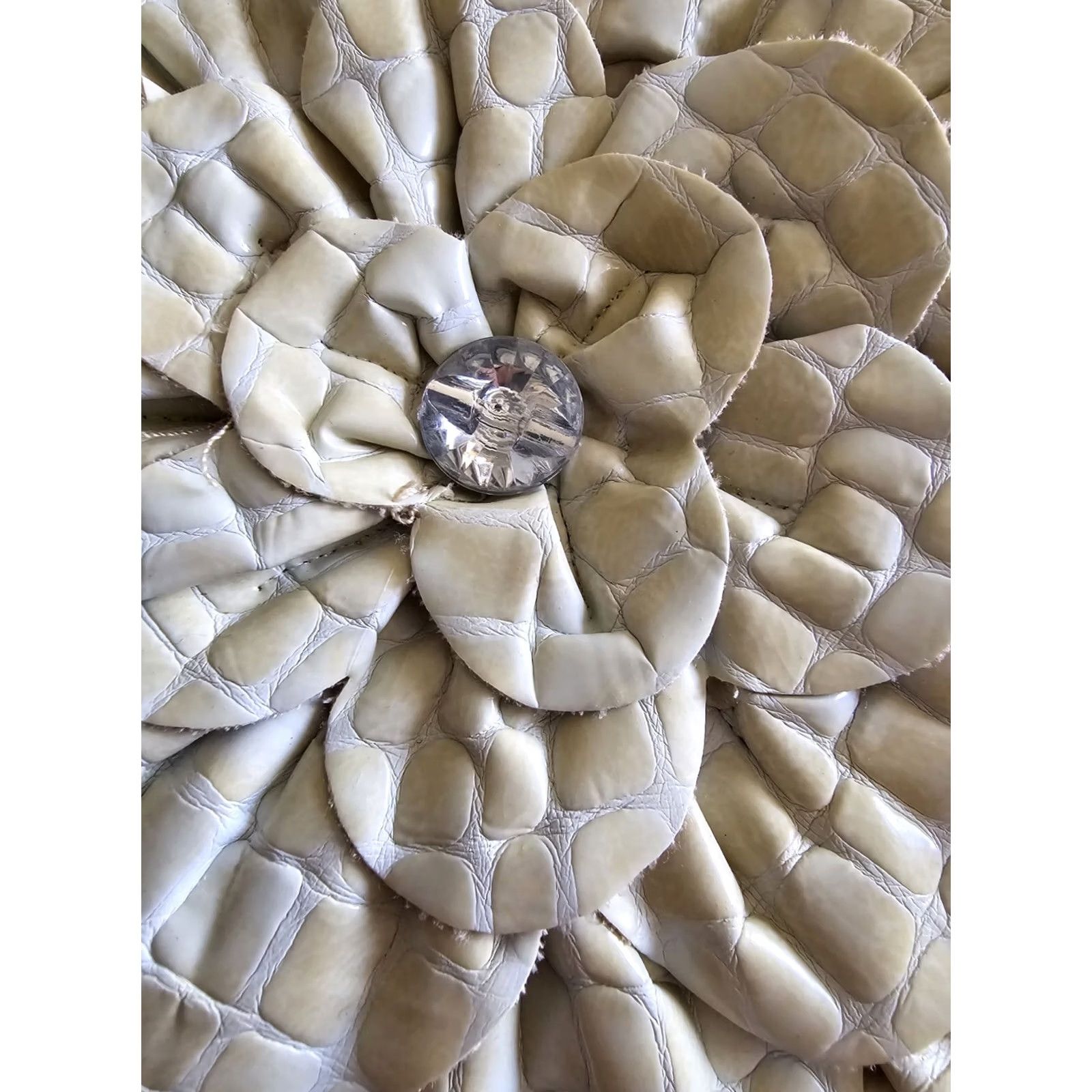 Vintage VINTAGE 90s Y2k Ivory Rose Crossbody Bag Fairycore Romantic Ethereal Purse Women Size ONE SIZE - 4 Thumbnail