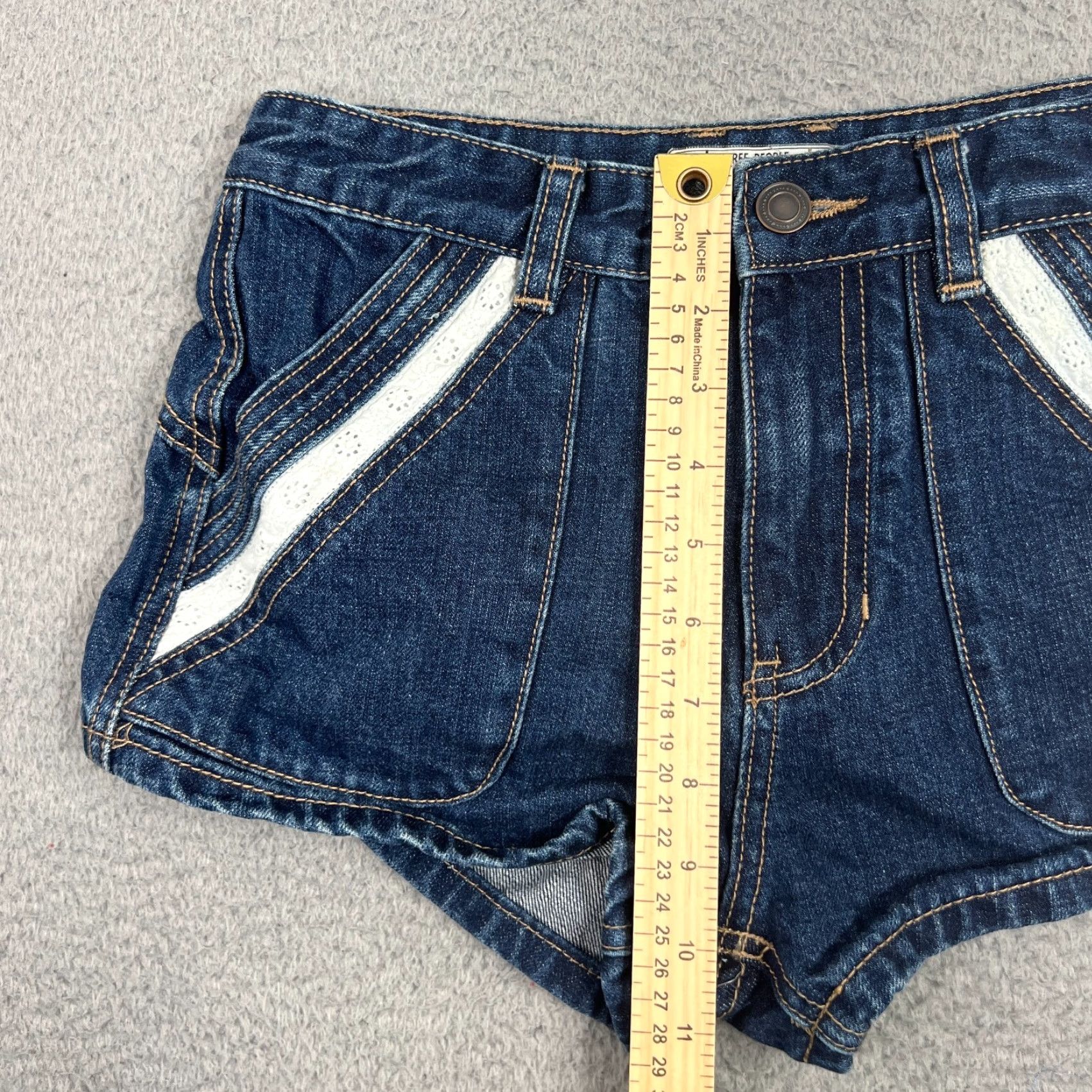 Free People VINTAGE Free People Shorts Womens 25 Denim Casual Floral Blue 90s Style Cotton Baggy Size 42" / US 20 - 3 Thumbnail