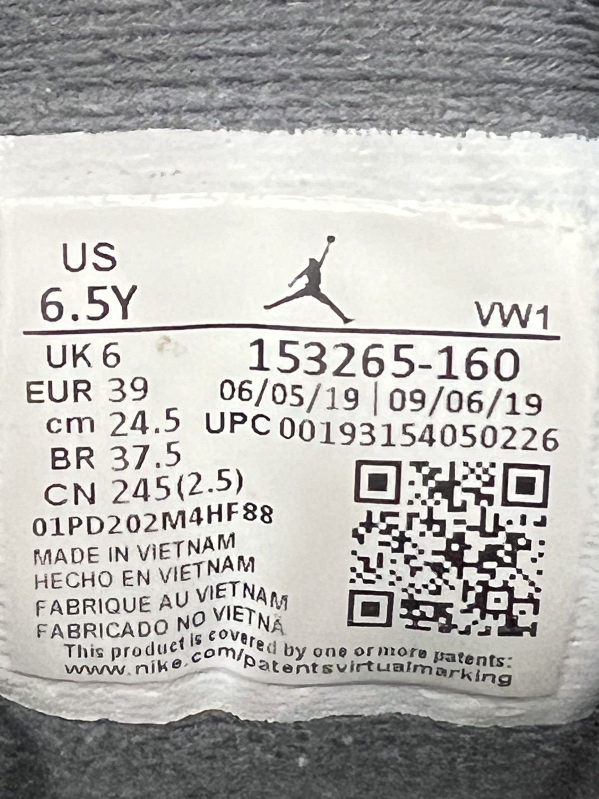 Jordan Brand 2019 Air Jordan 12 Retro Dark Grey Size US 6 / EU 39 - 9 Thumbnail