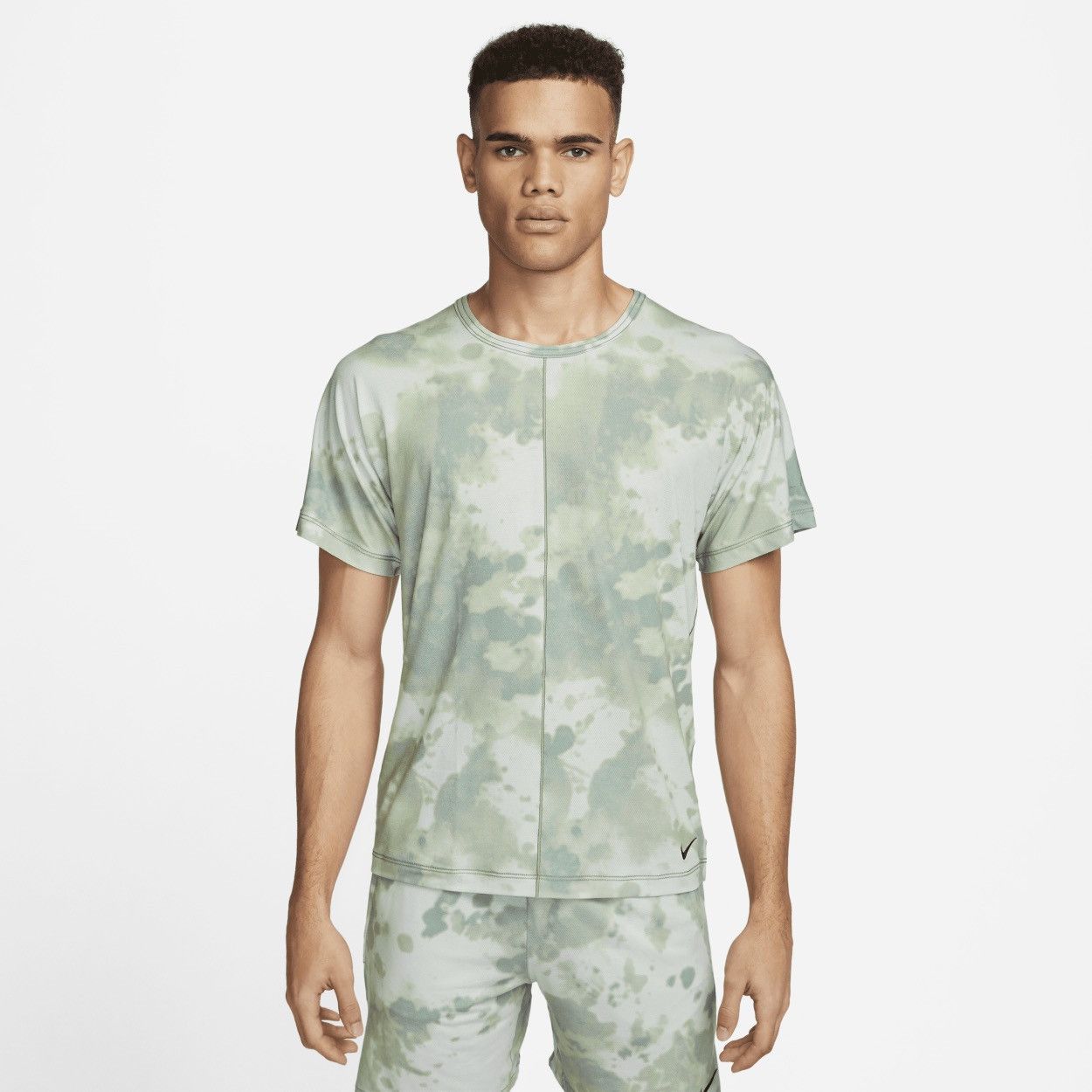 Nike Nike Dri-FIT Men's Print Short-Sleeve Yoga Top DX0922-330 Size US L / EU 52-54 / 3 - 11 Thumbnail