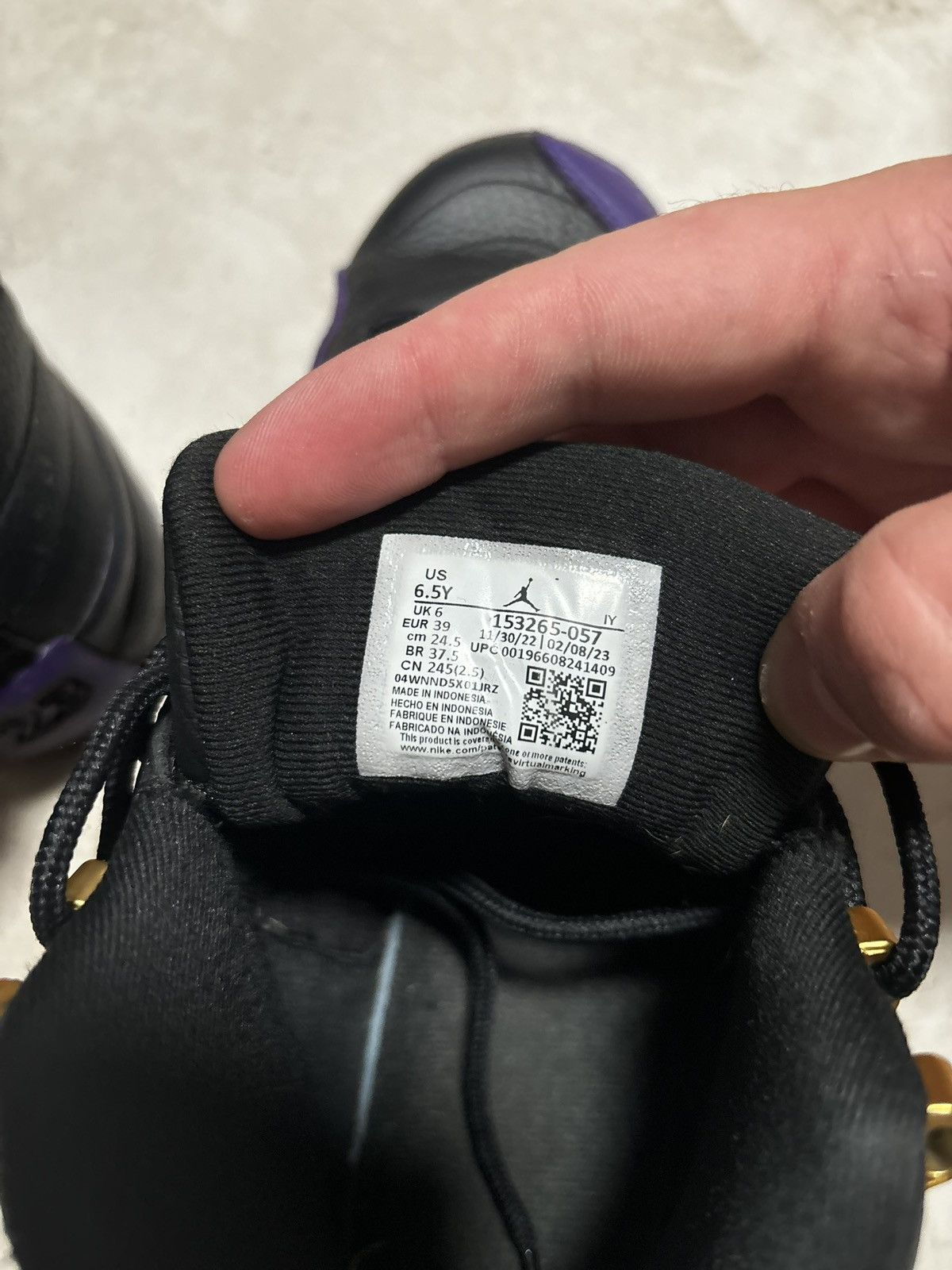 Jordan Brand Purple black & gold Jordan 12’s Size US 6 / EU 39 - 7 Thumbnail