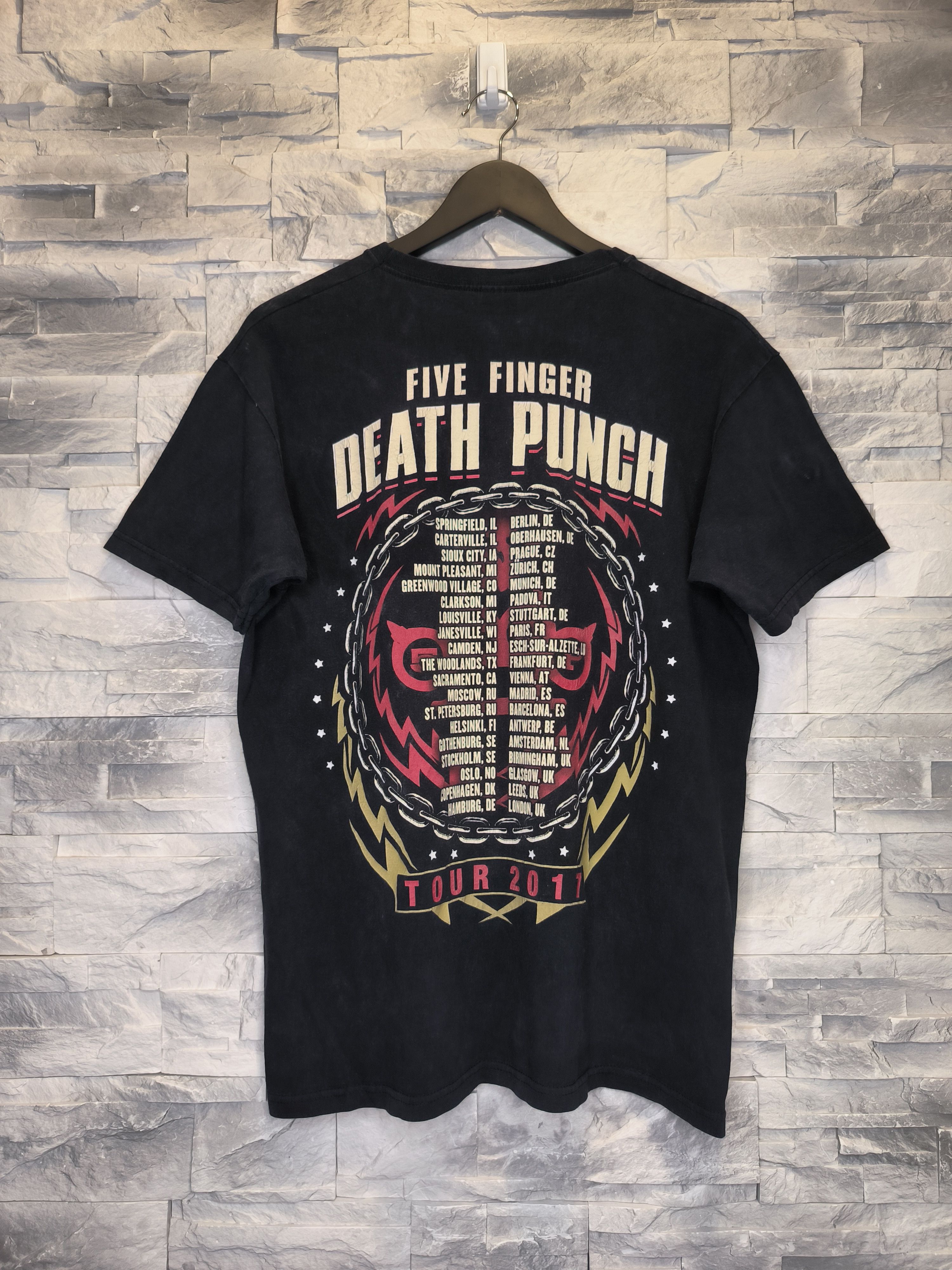 Band Tees Five Finger Death Punch T-Shirt Tee Rock Vintage 2017 Size US M / EU 48-50 / 2 - 2 Thumbnail