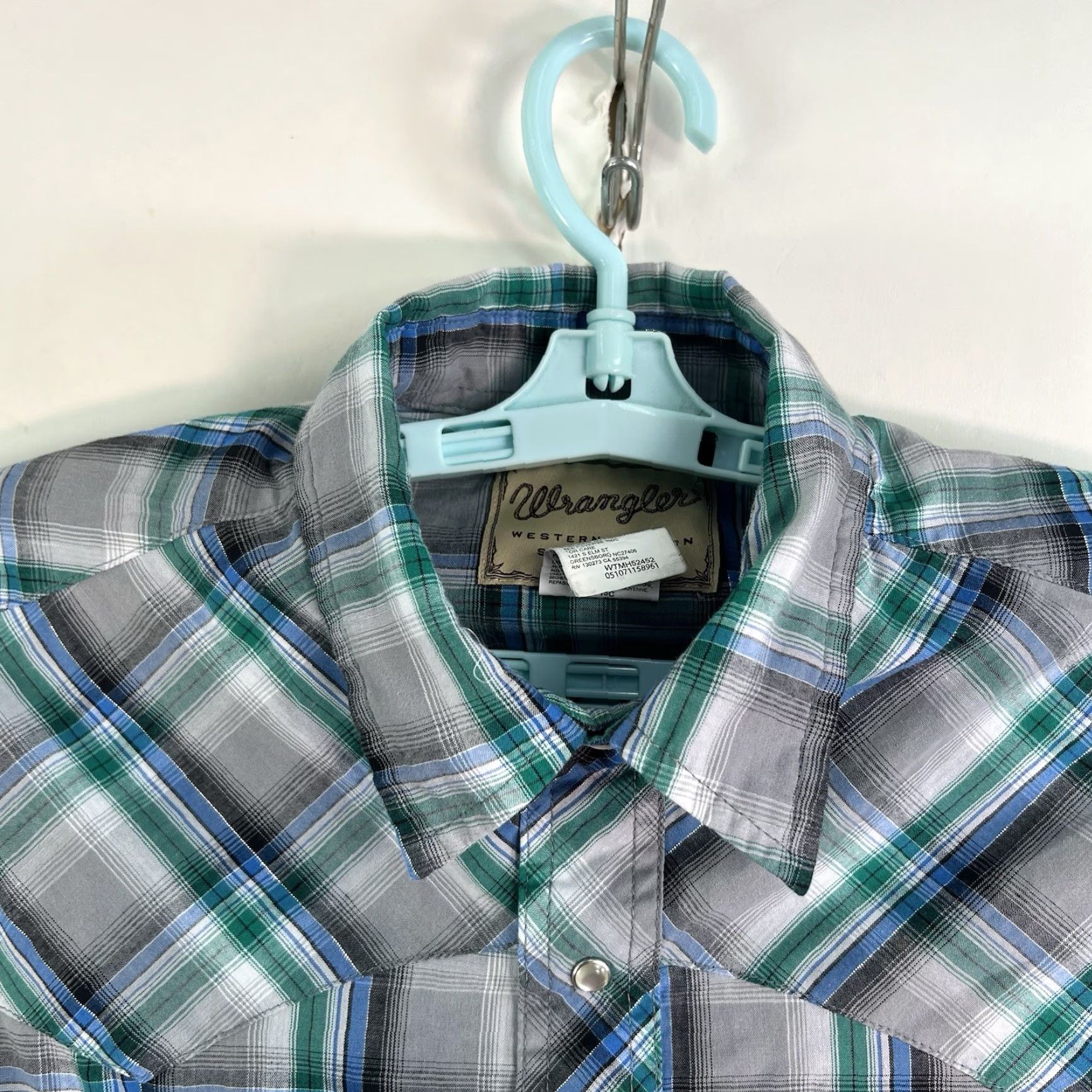 Wrangler Wrangler Shirt Plaid Button-Up Men’s L Grey Green Short Sleeve Western Casual - (But must use only original words; also avoid extra punctuation.) Size US L / EU 52-54 / 3 - 4 Thumbnail
