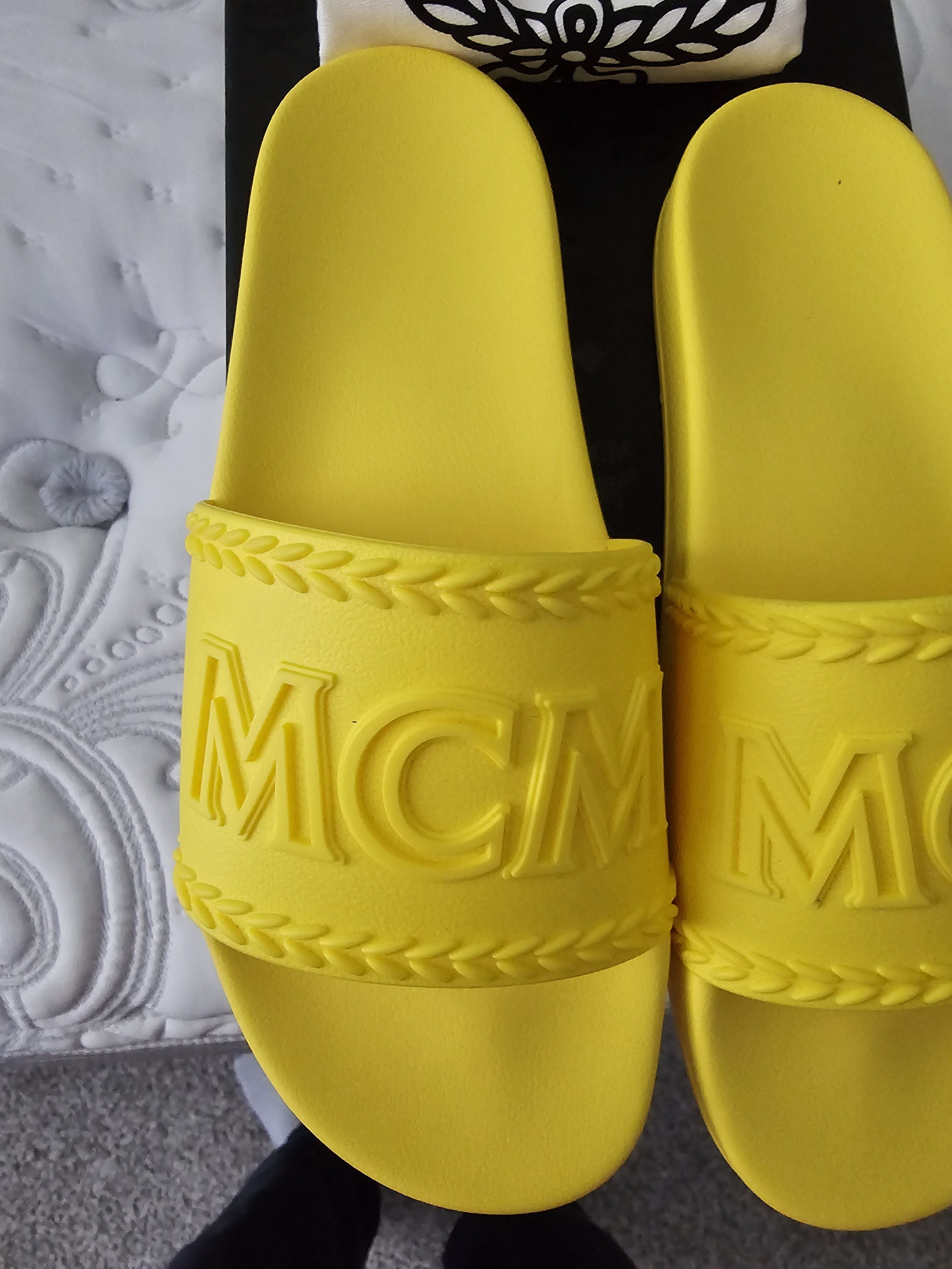 MCM MCM yellow slides Size US 7.5 / IT 37.5 - 2 Thumbnail
