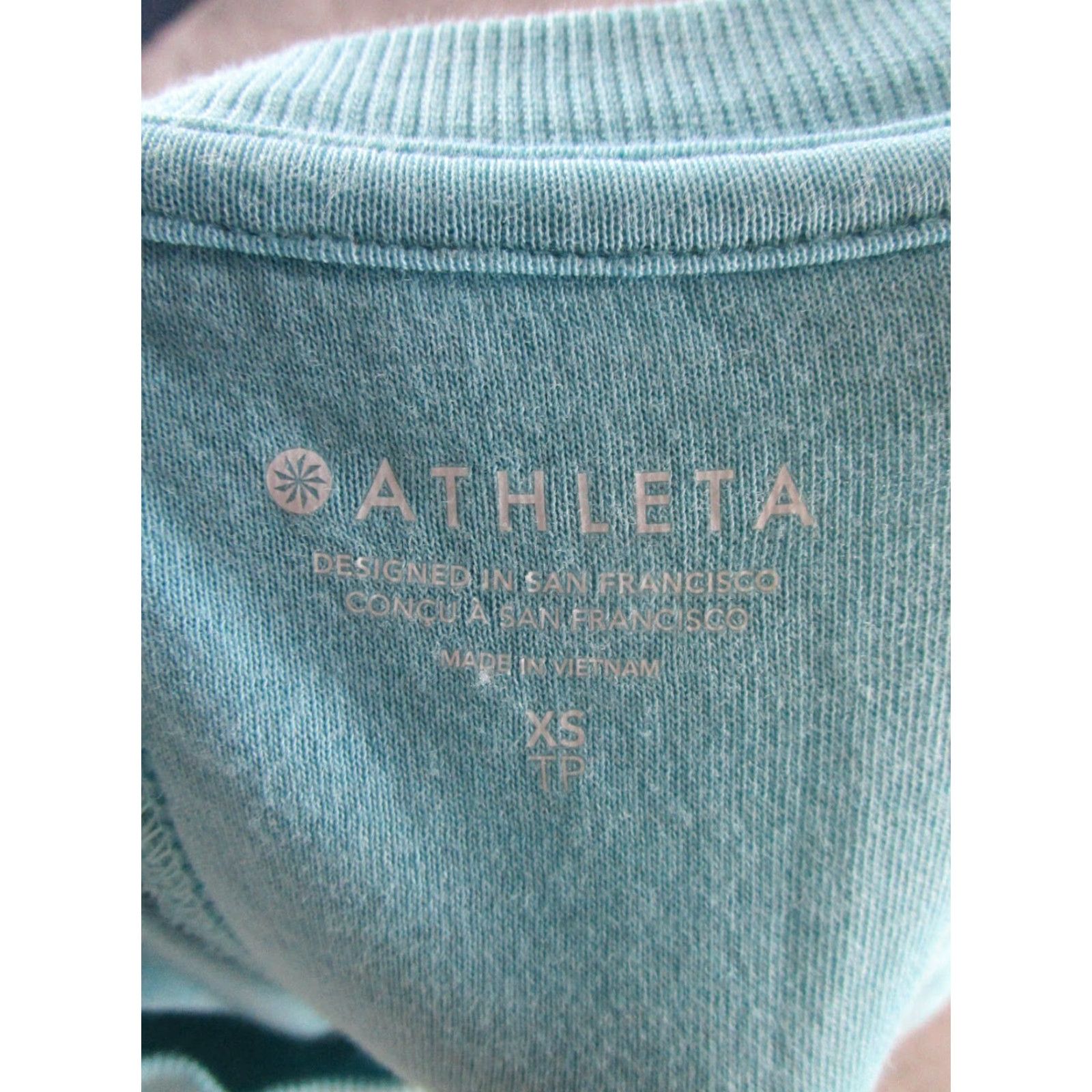 Athleta VINTAGE Athleta Shirt Womens XS Blue Activewear Running Pullover Knit Casual Size XS / US 0-2 / IT 36-38 - 3 Thumbnail
