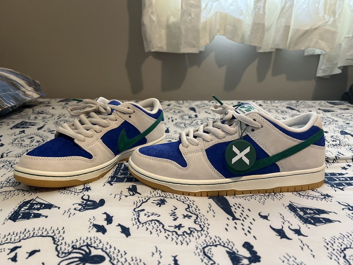 Nike Nike sb dunk low malachite hyper royale Size US 9 / EU 42 - 2 Thumbnail
