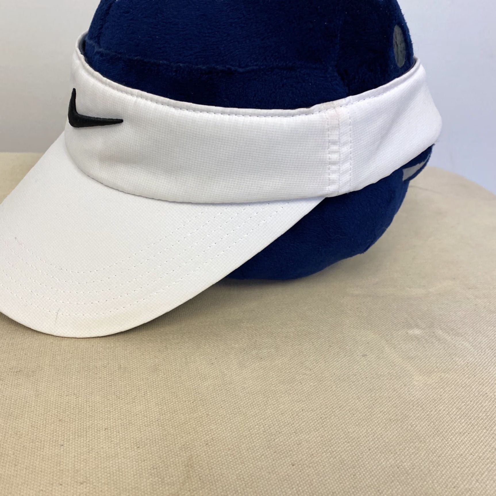 Nike Nike Visor Sun Fit White Swoosh Adjustable Unisex Adults Size White 261 Visor Size ONE SIZE - 3 Thumbnail