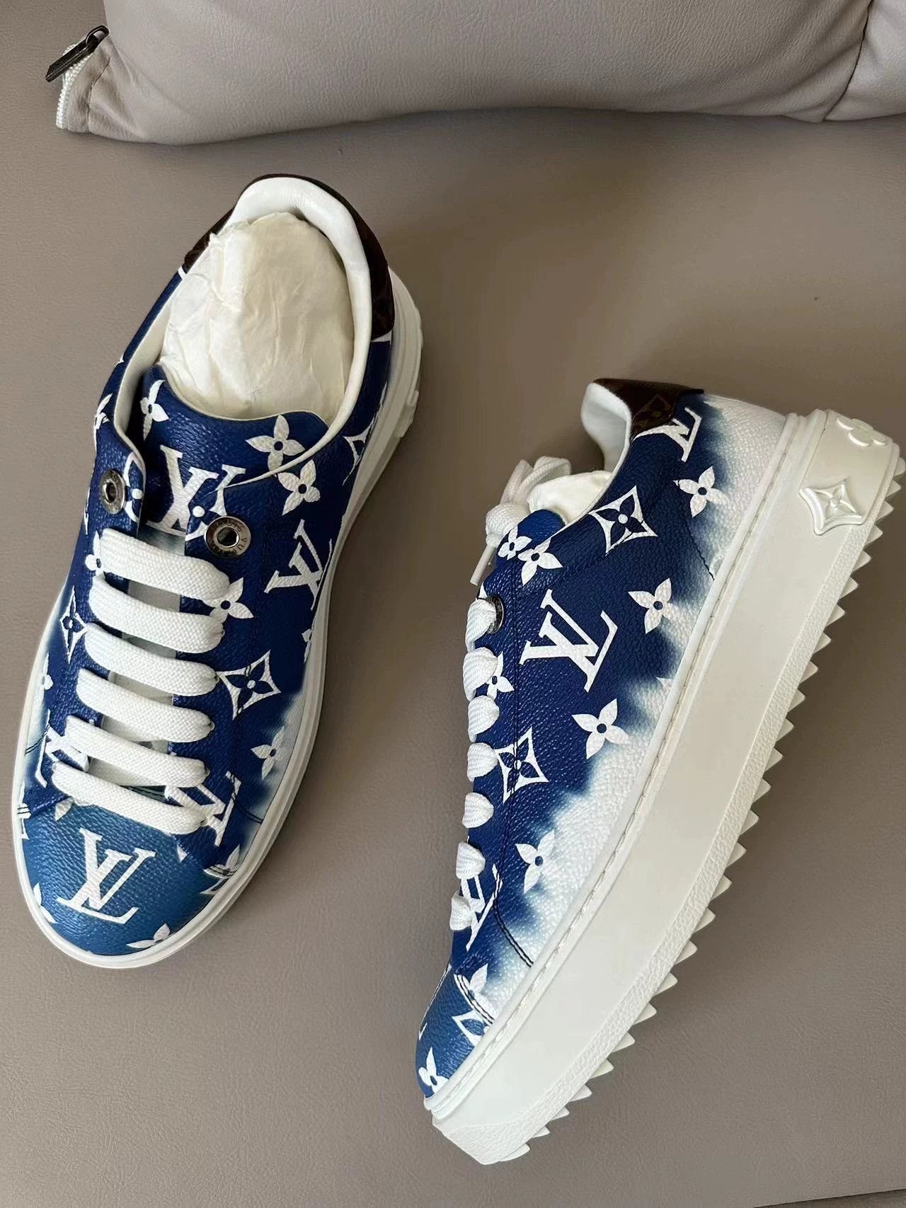 Louis Vuitton LV low-top sneaker (EU 37) new with box Size US 6.5 / IT 36.5 - 2 Thumbnail