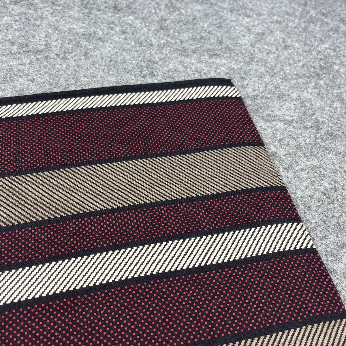 Burberry Burberry Handkerchief / Bandana / Neckerchief B1754 Size ONE SIZE - 7 Thumbnail