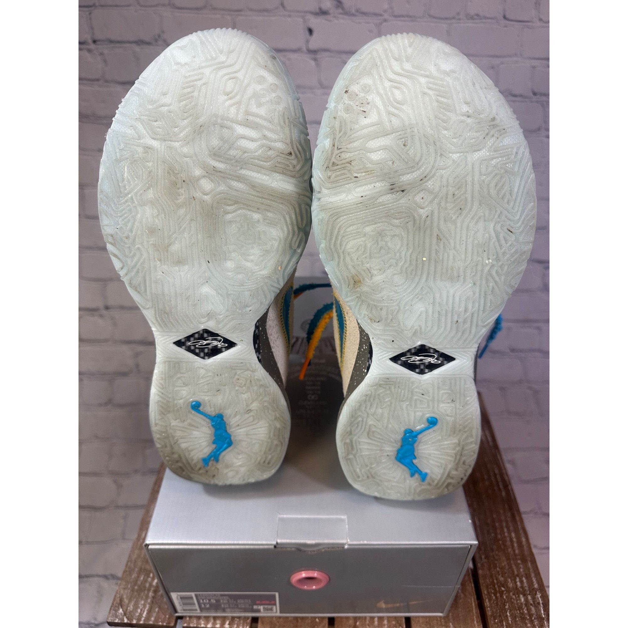 Nike Nike Lebron 20 Unknwn Message in a Bottle ( Miami Exclusive) Size US 10.5 / EU 43-44 - 9 Thumbnail
