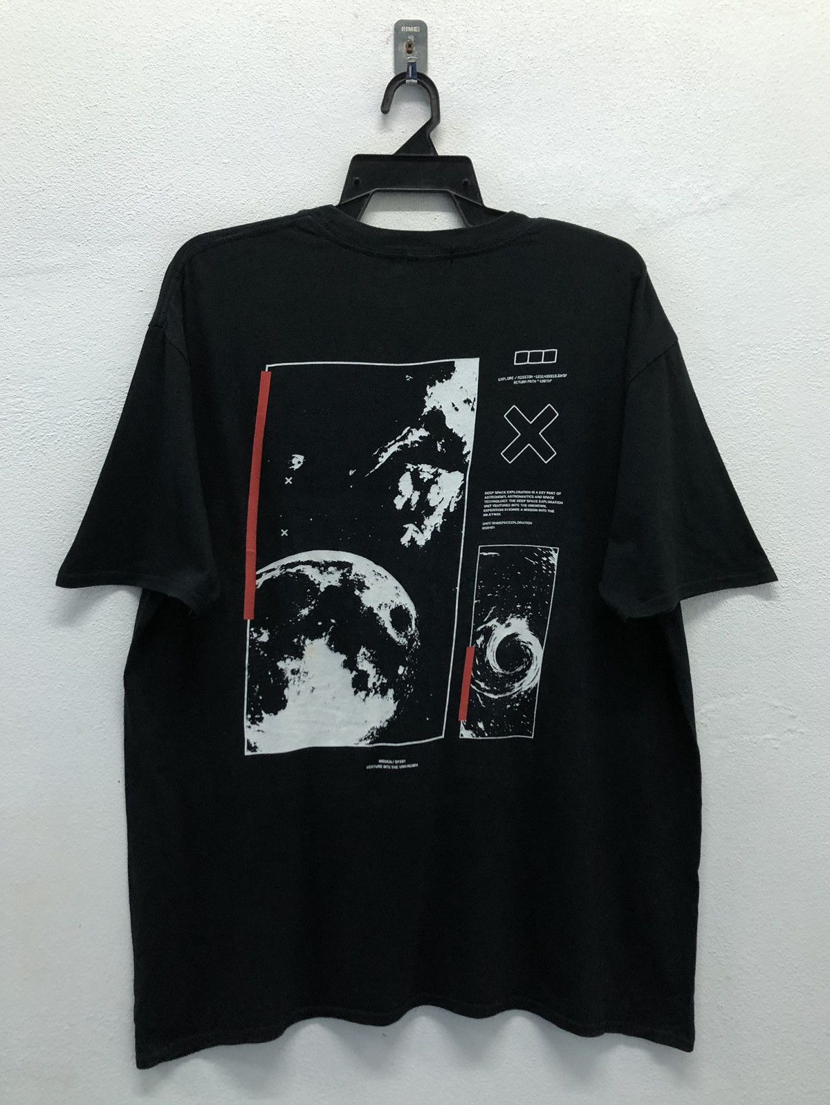 Boohoo Boohoo MAN Mission/SPX01 Venture Into The Unknown T-Shirt Size US M / EU 48-50 / 2 - 1 Thumbnail