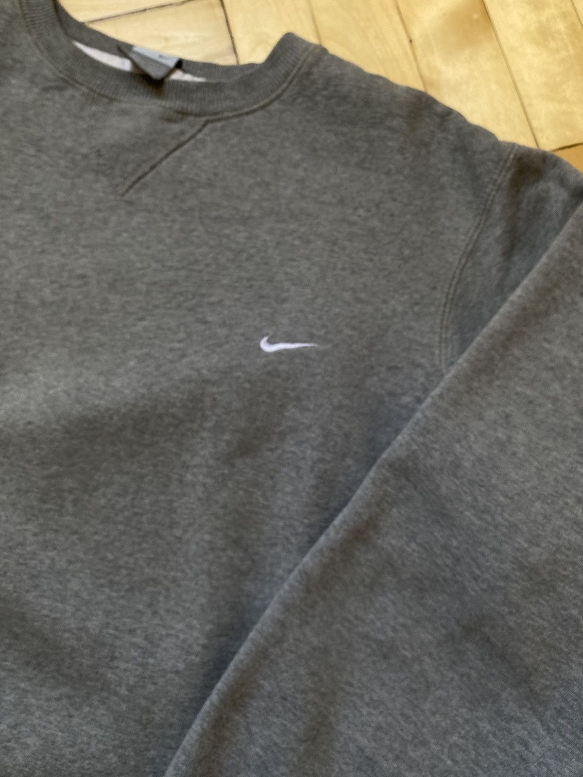 Nike × Vintage Vintage Nike Sweatshirt Top Small Logo Size US L / EU 52-54 / 3 - 9 Thumbnail