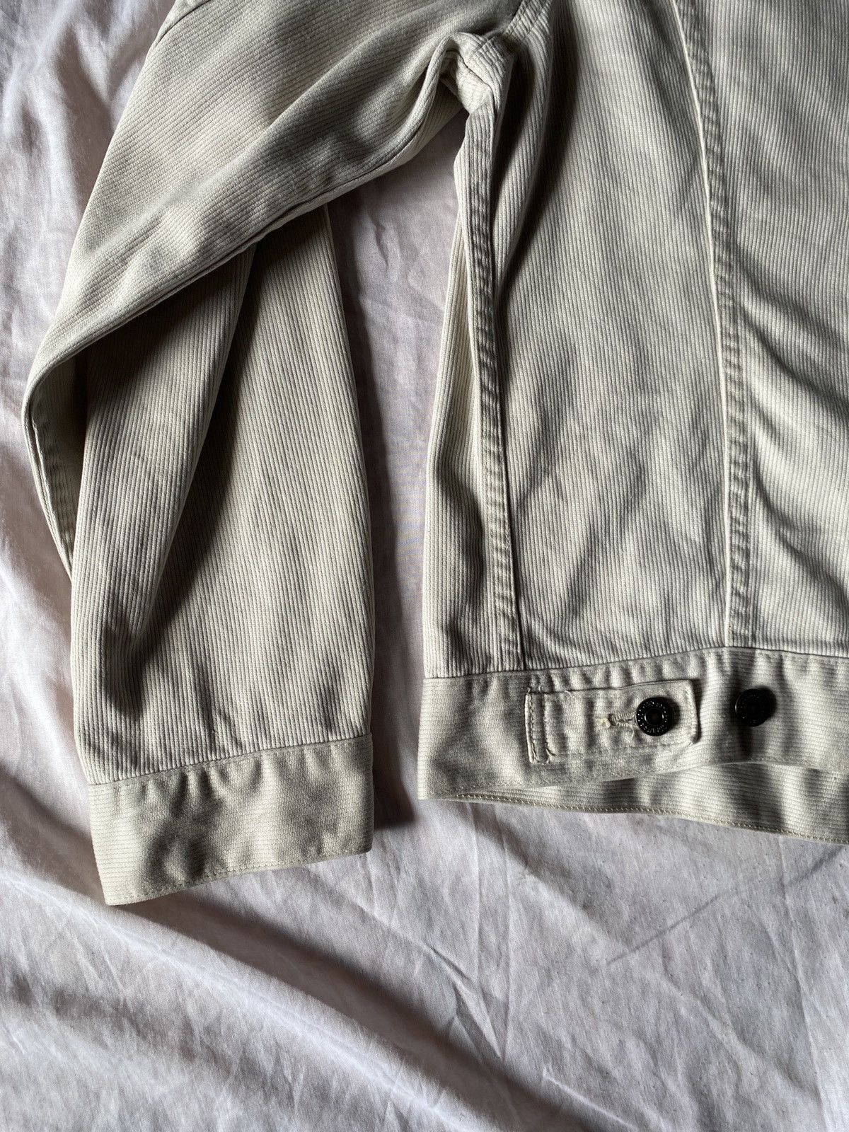 Levi's × Vintage vintage levi’s corduroy trucker jacket Size M / US 6-8 / IT 42-44 - 9 Thumbnail