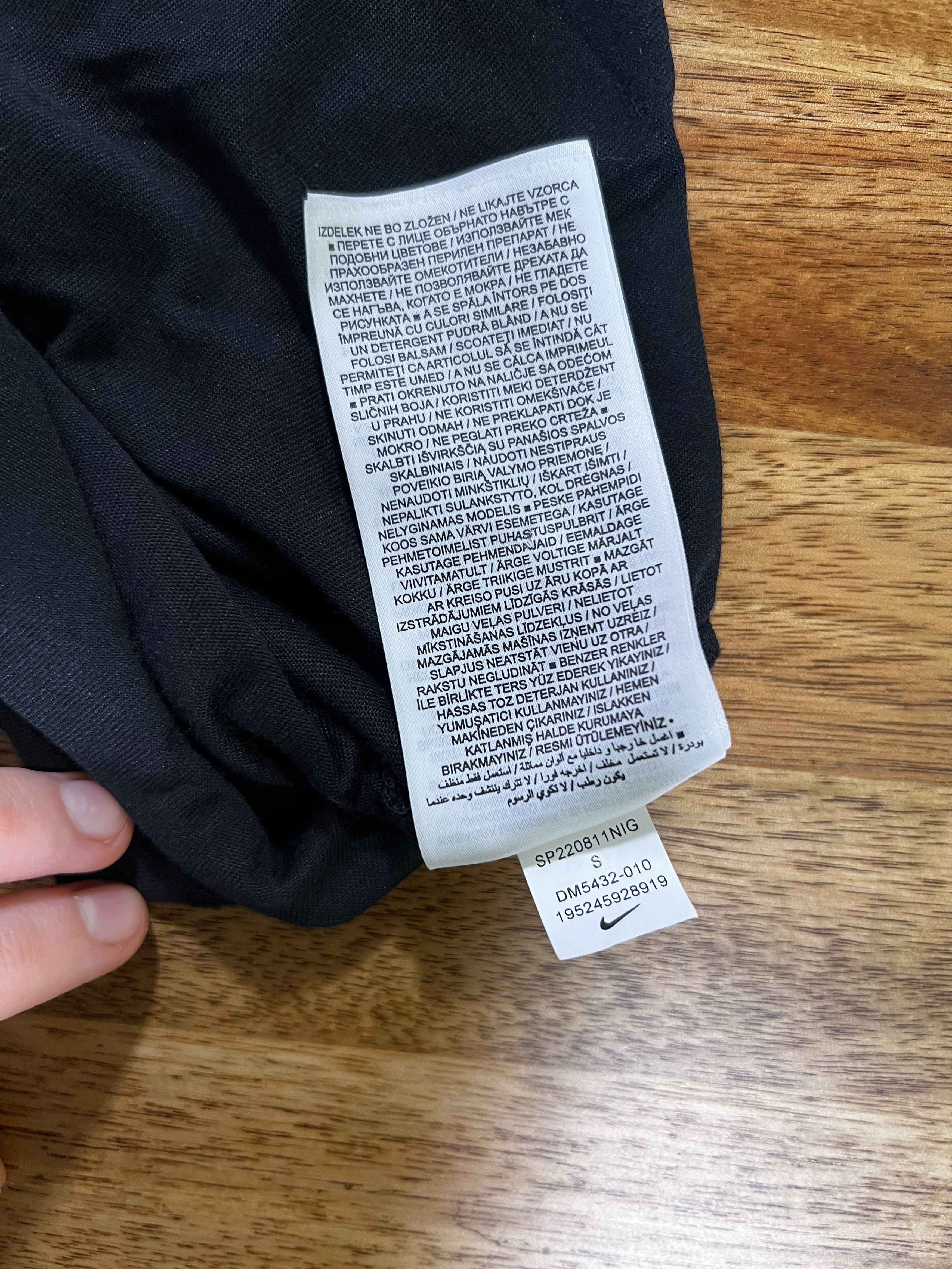 Nike Nike Running Artist in Residence Dri-FIT t-shirt in black Size US S / EU 44-46 / 1 - 7 Thumbnail