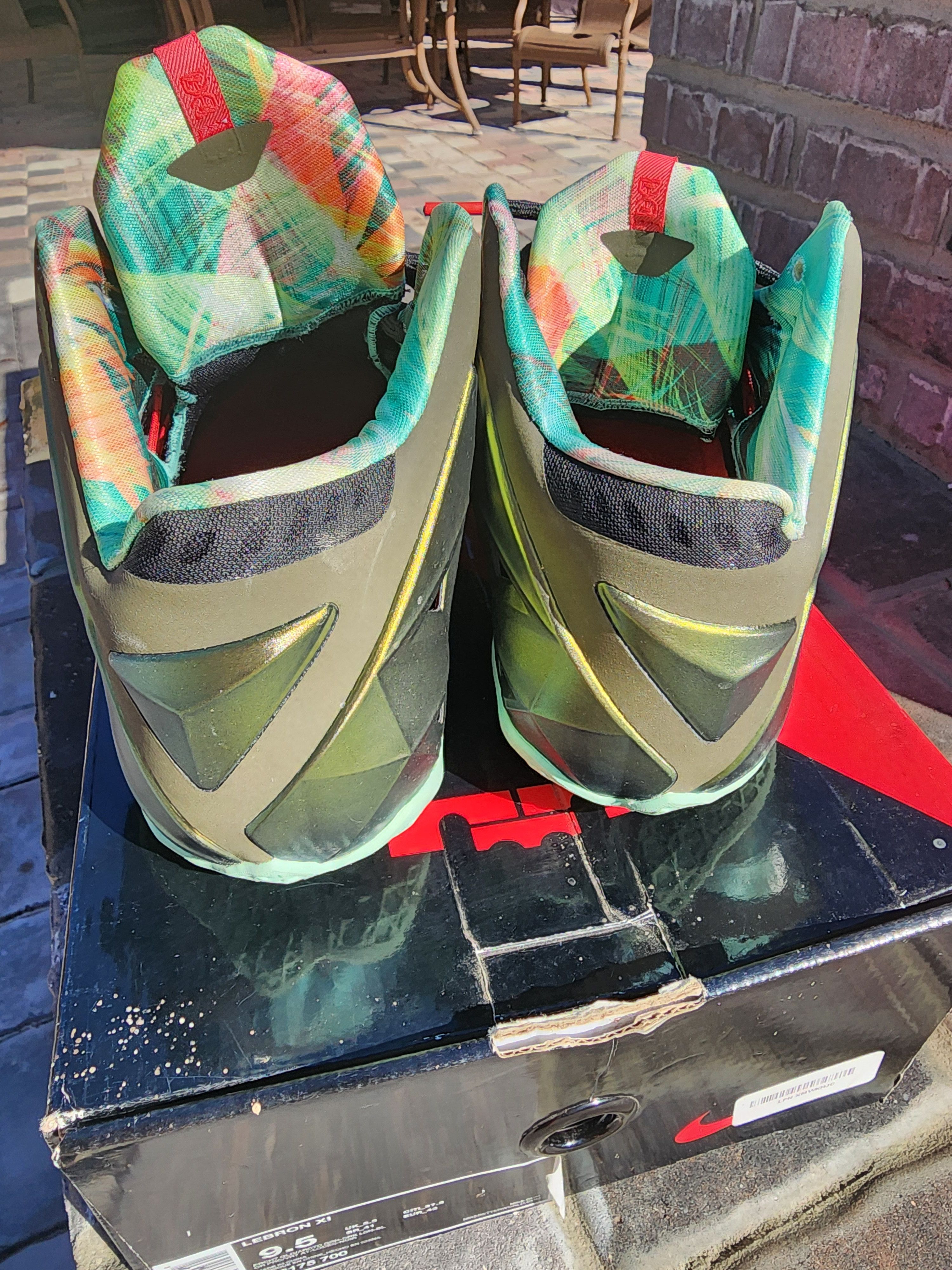 Nike Lebron 11s Kings Pride Size 9.5 Size US 9.5 / EU 42-43 - 3 Thumbnail