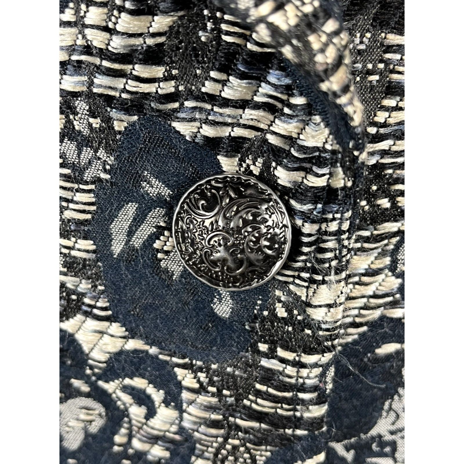 Vintage Chicos Blazer Women Sz 1 M Black & Silver Floral Textured Blazer Jacket Satin/Polyester Button Sleeve Long Casual Business Party/Cocktail Womens Size M / US 6-8 / IT 42-44 - 5 Thumbnail
