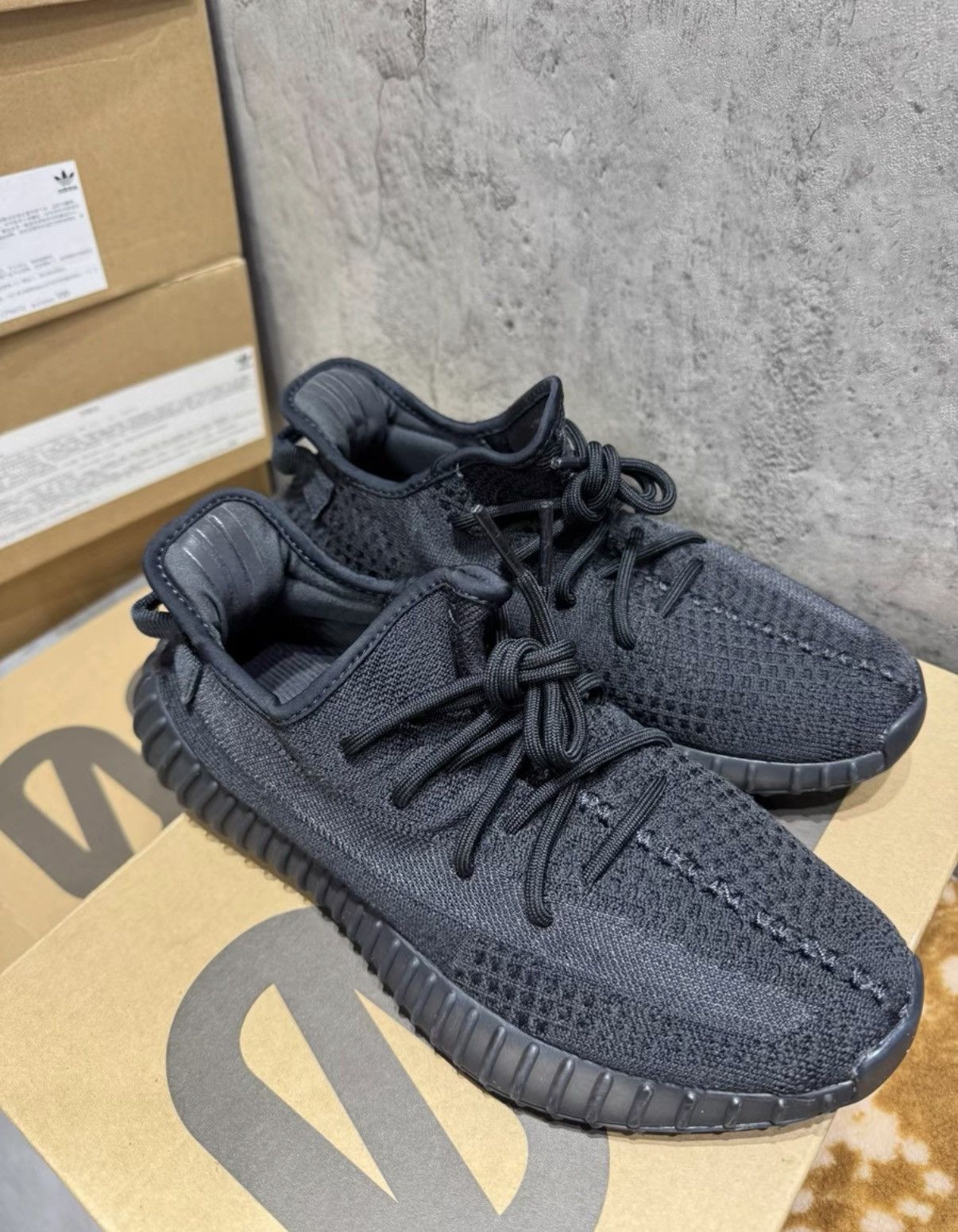 Adidas Adidas Yeezy 350 V2 Onyx HQ4540 K37 Size US 9 / EU 42 - 3 Thumbnail