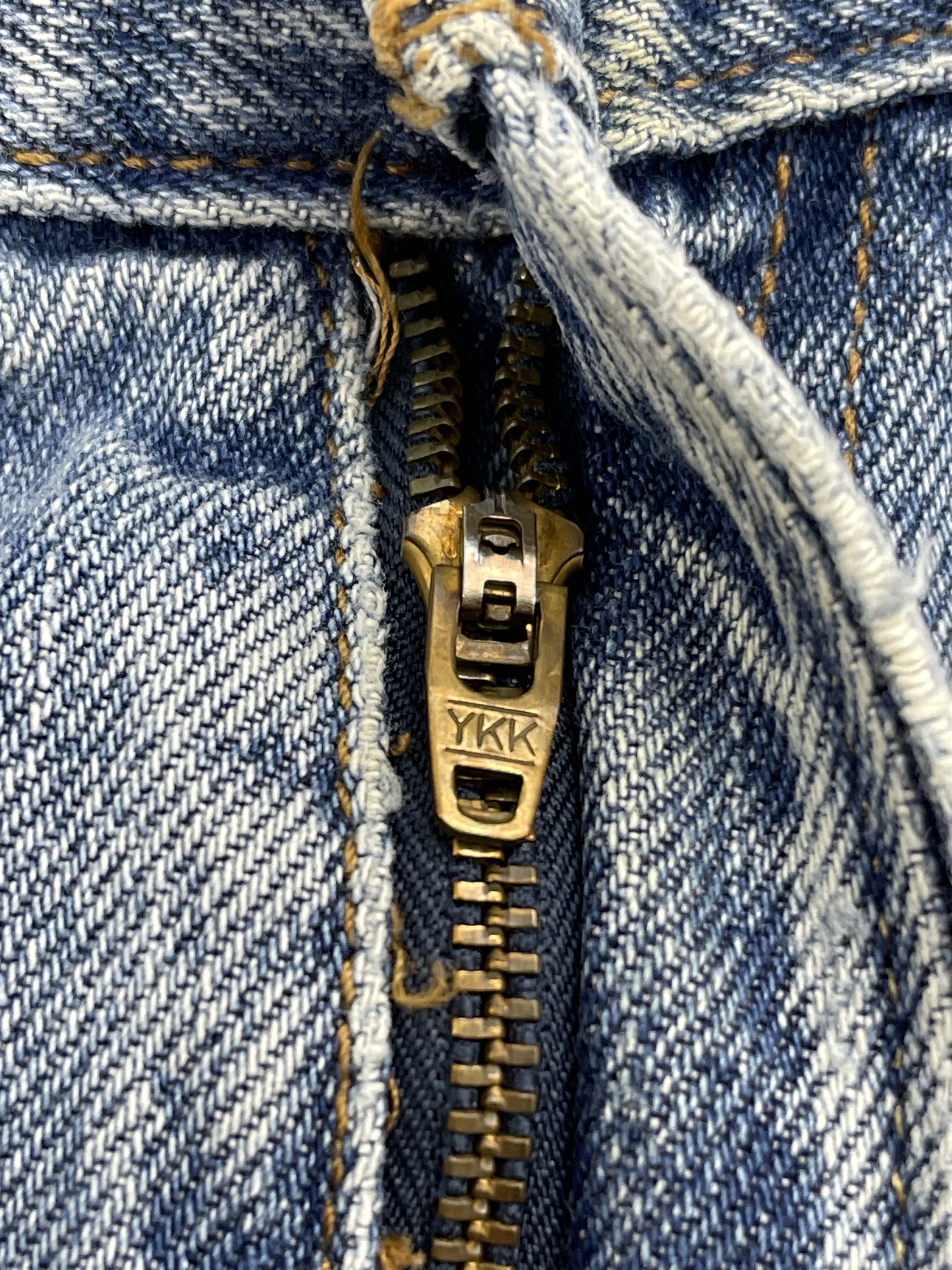 Levi's Distressed Vintage Levis 550 Light Washed Denim DP2512 Size US 31 - 13 Thumbnail