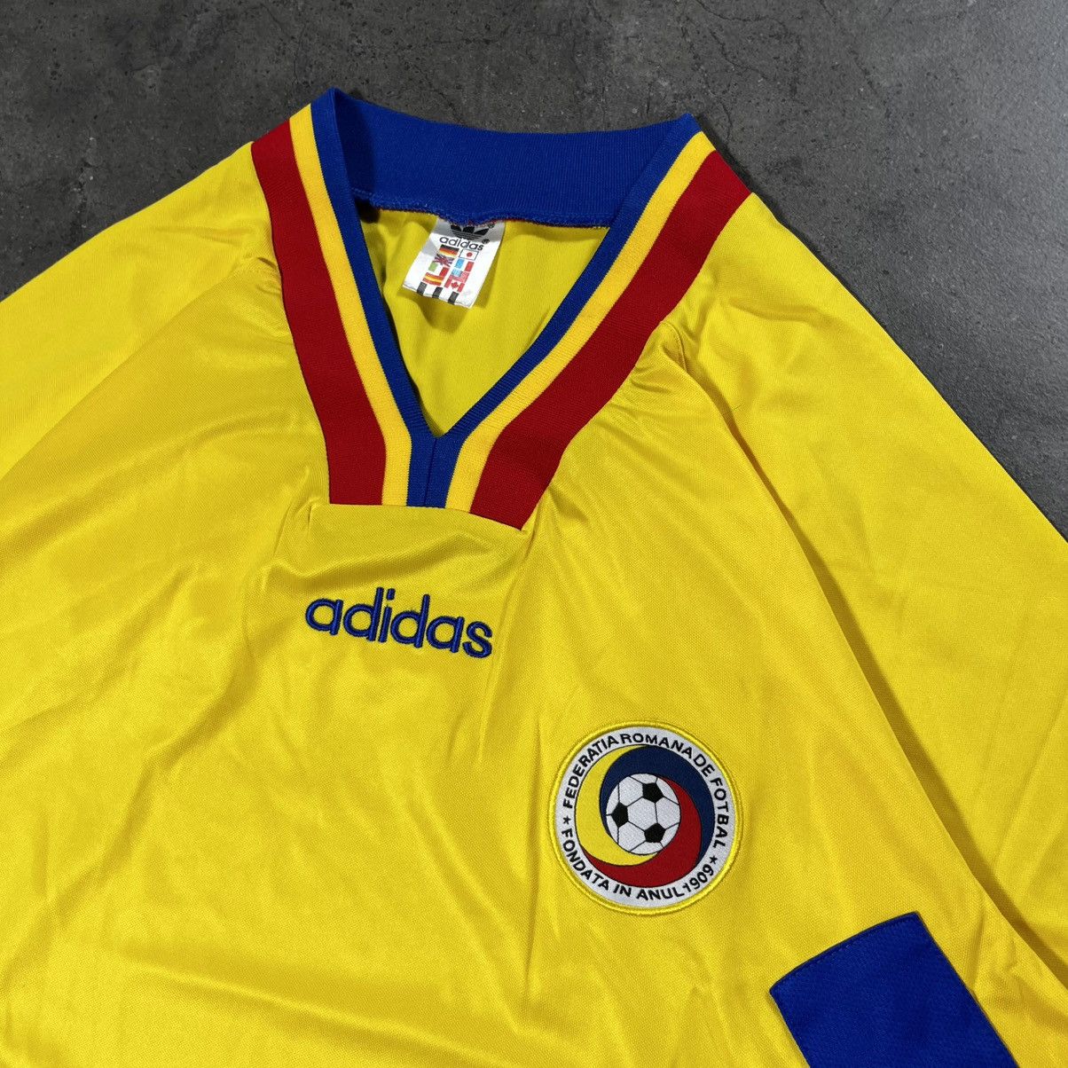 Adidas Vintage 90s Adidas Romania Retro Striped Blokecore Jersey Size US L / EU 52-54 / 3 - 7 Thumbnail