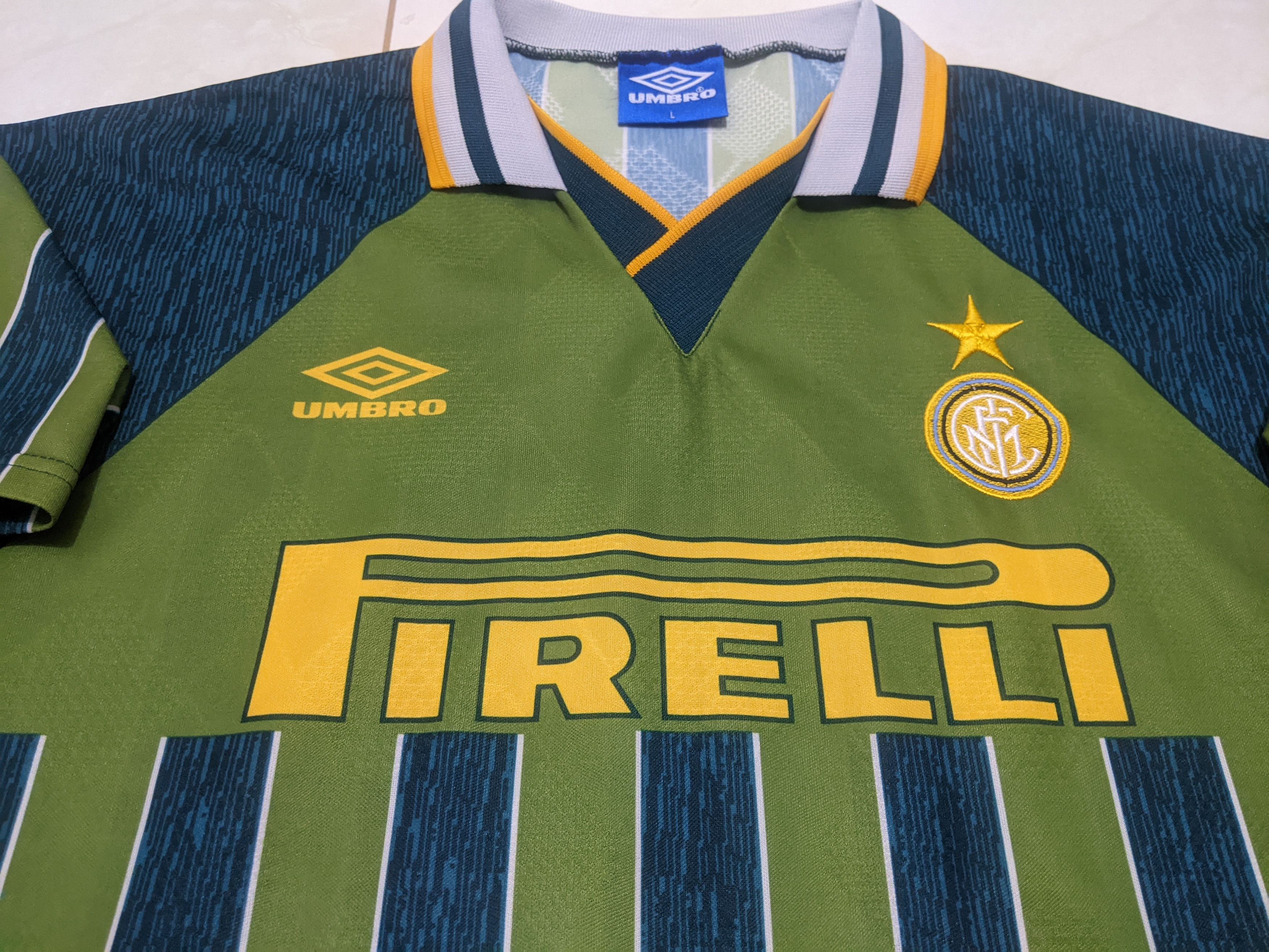 Umbro inter Milan away 1995-96 Roberto carlos football shirt Size US L / EU 52-54 / 3 - 4 Thumbnail
