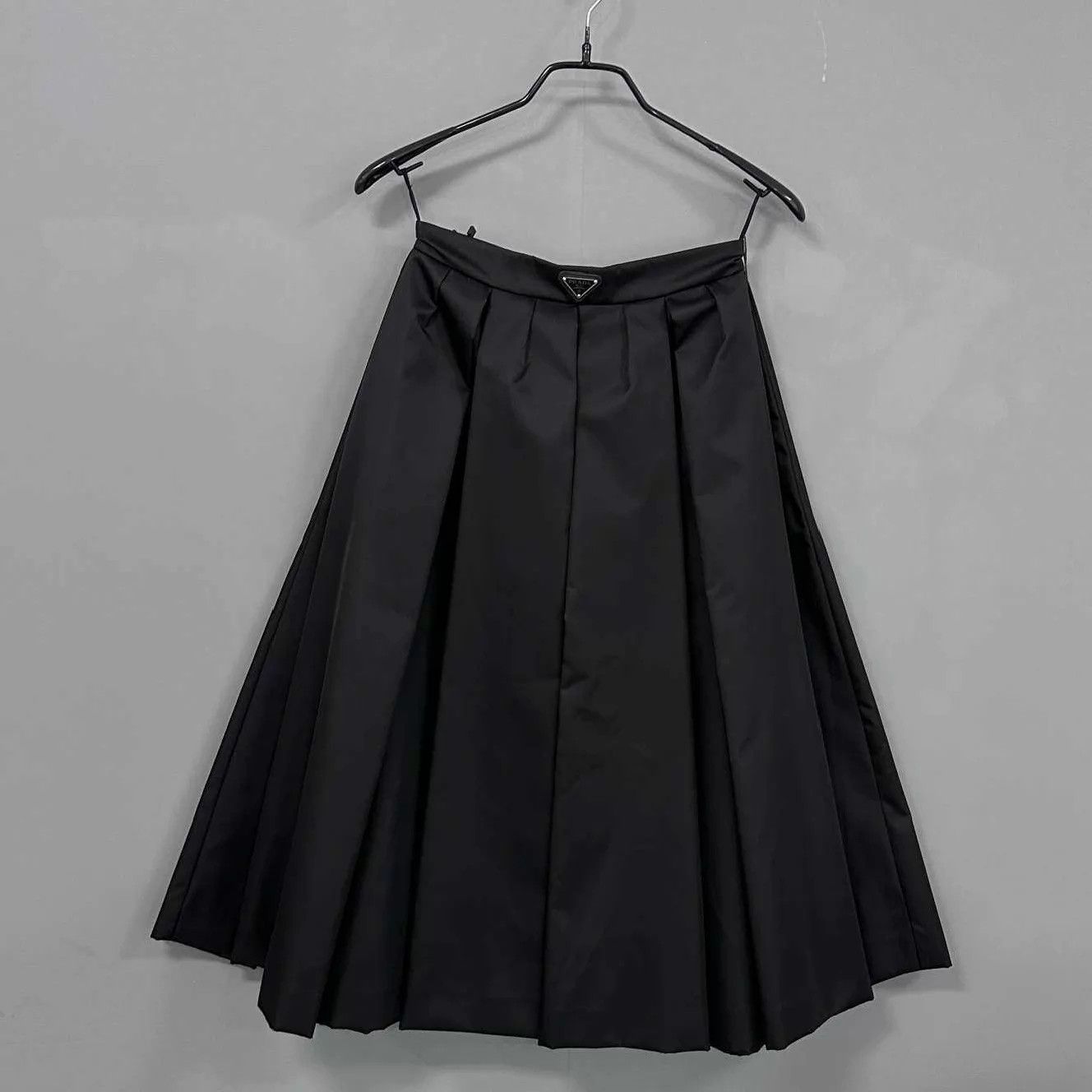 Prada PRADA Triangle Logo Nylon Pleated Skirt 36 Size 25" / US 0 / IT 36 - 3 Thumbnail
