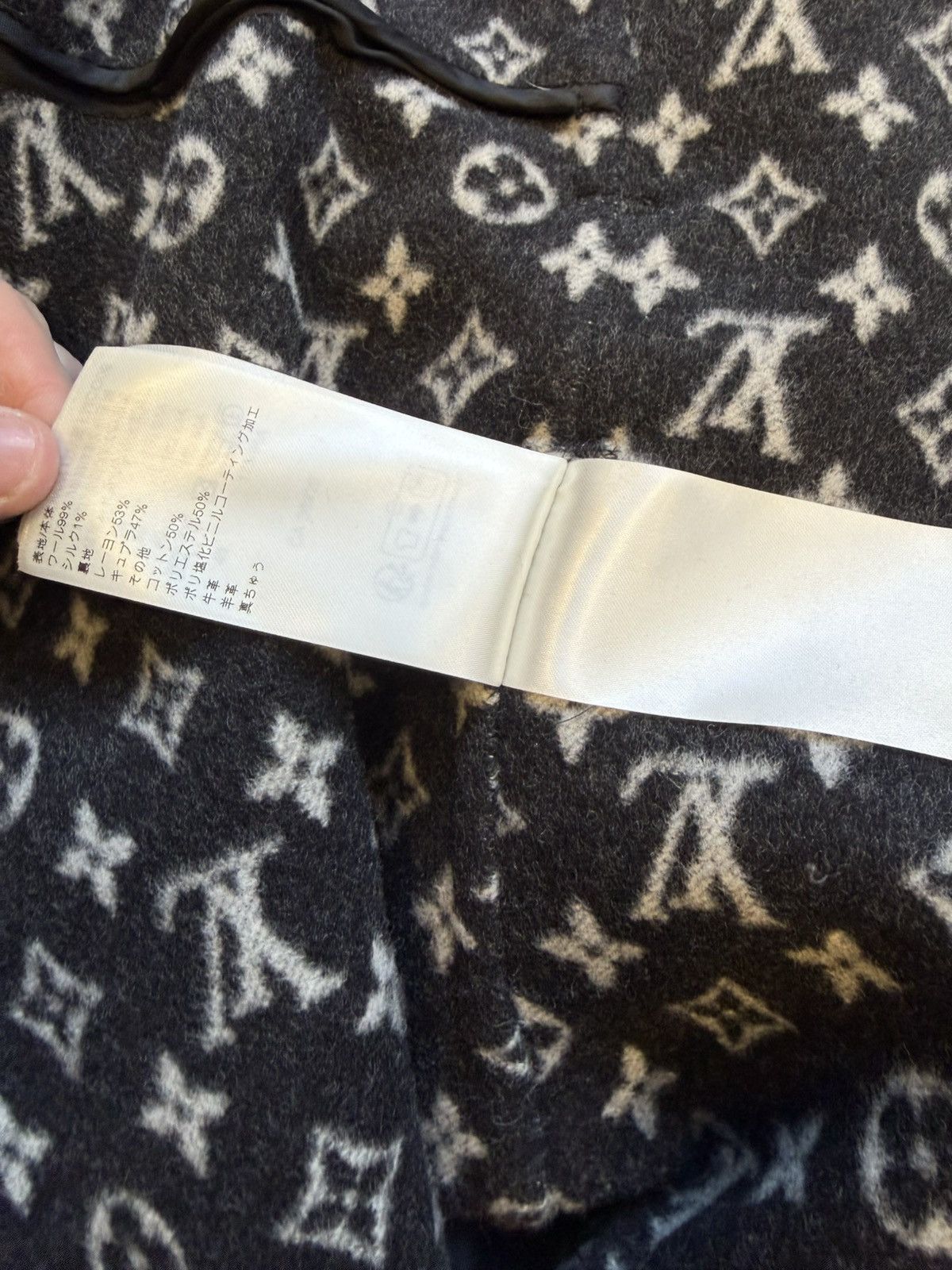Louis Vuitton Louis Vuitton Hooded Wrap Coat Size US M / EU 48-50 / 2 - 7 Thumbnail