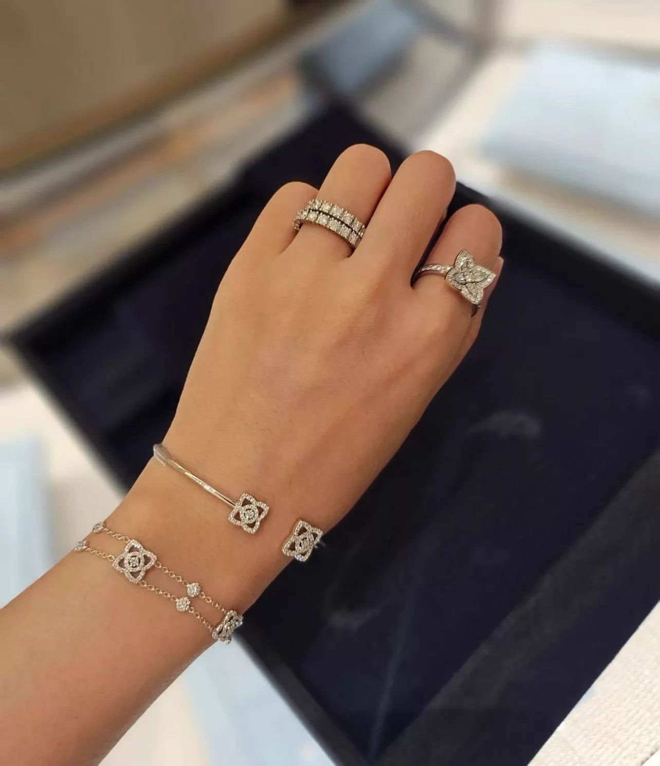 Other DE BEERS Lotus 18k Gold Diamond Bracelet 15.5cm AE586 Size ONE SIZE - 8 Thumbnail