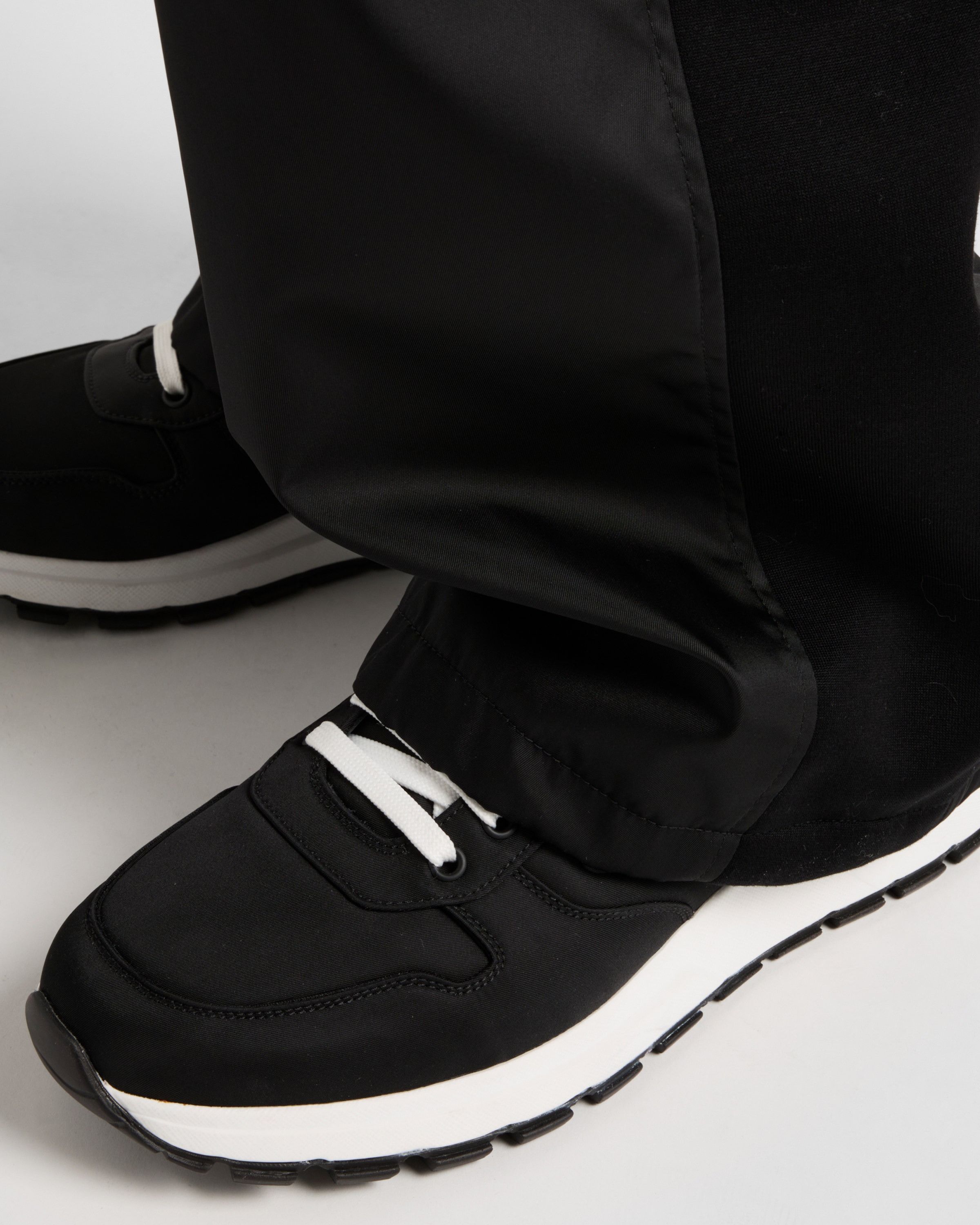 Prada o1bcso1str1025 Prax 01 Re-Nylon Sneakers in Black Size US 8 / EU 41 - 4 Thumbnail