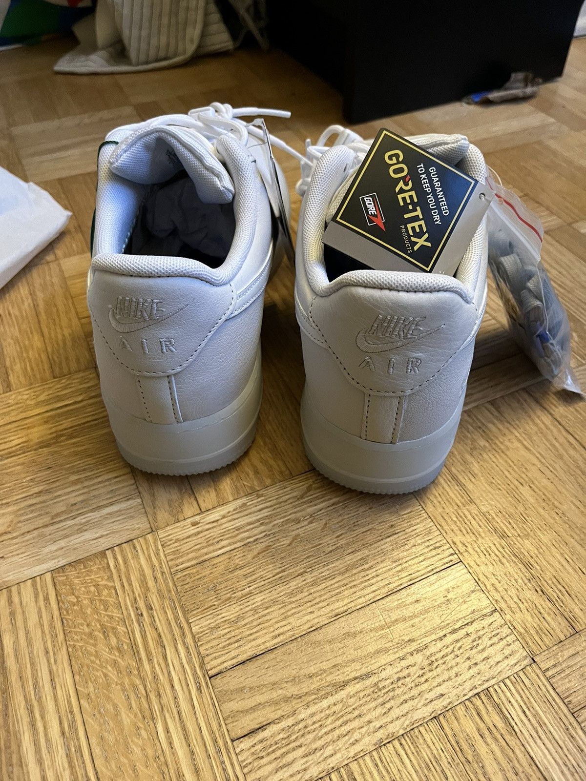 Nike Air Force 1 low GoreTex Triple White Size US 10 / EU 43 - 3 Thumbnail