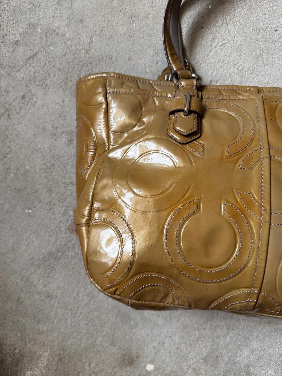 Coach Coach Signature Embossed Patent Shoulder Bag Khaki Size ONE SIZE - 7 Thumbnail