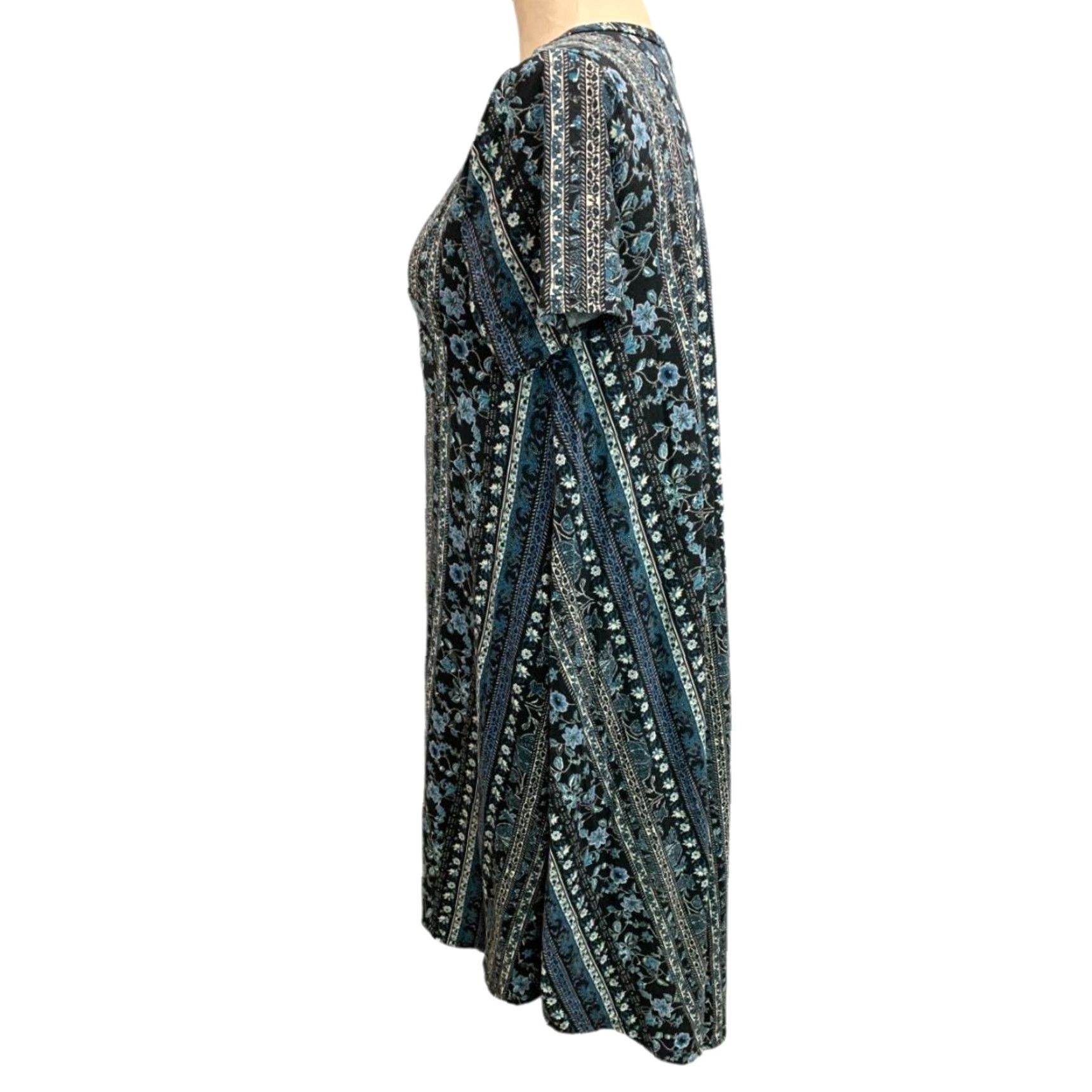 Vintage VINTAGE LulaRoe Blue Stripe Floral Carly Dress Hi Lo Hem Tshirt Dress XS Women's Knee Length 95% polyester 5% spandex Size XS / US 0-2 / IT 36-38 - 5 Thumbnail