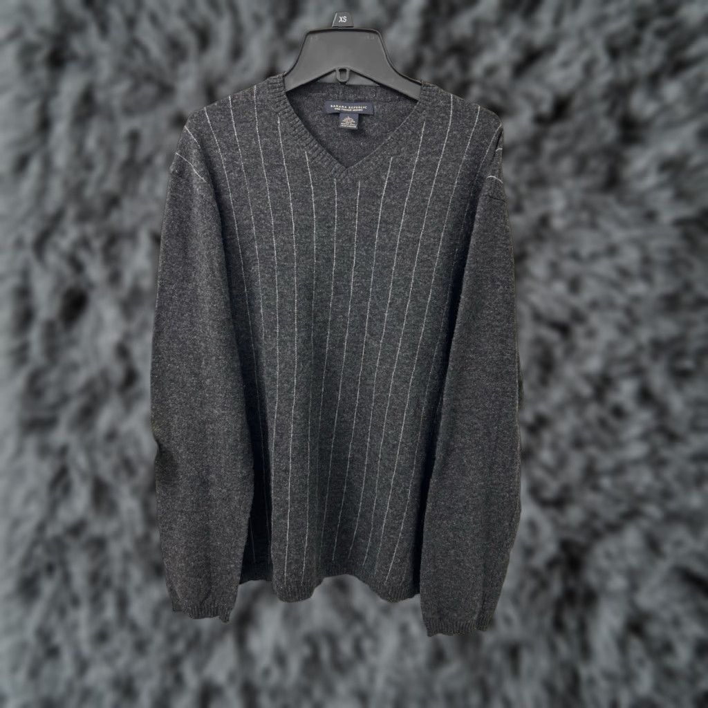 Banana Republic Banana Republic Sweater Mens L Gray 100% Merino Wool V-Neck Pinstripe L/S 2003 Size US L / EU 52-54 / 3 - 1 Thumbnail