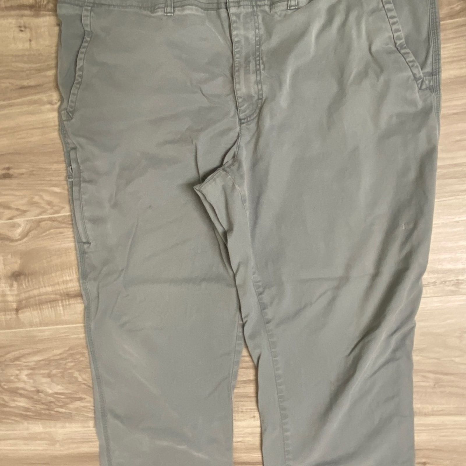 L.L. Bean L.L. Bean Men's Commuter Straight Stretch Chino - 42x32 Size US 42 / EU 58 - 4 Thumbnail