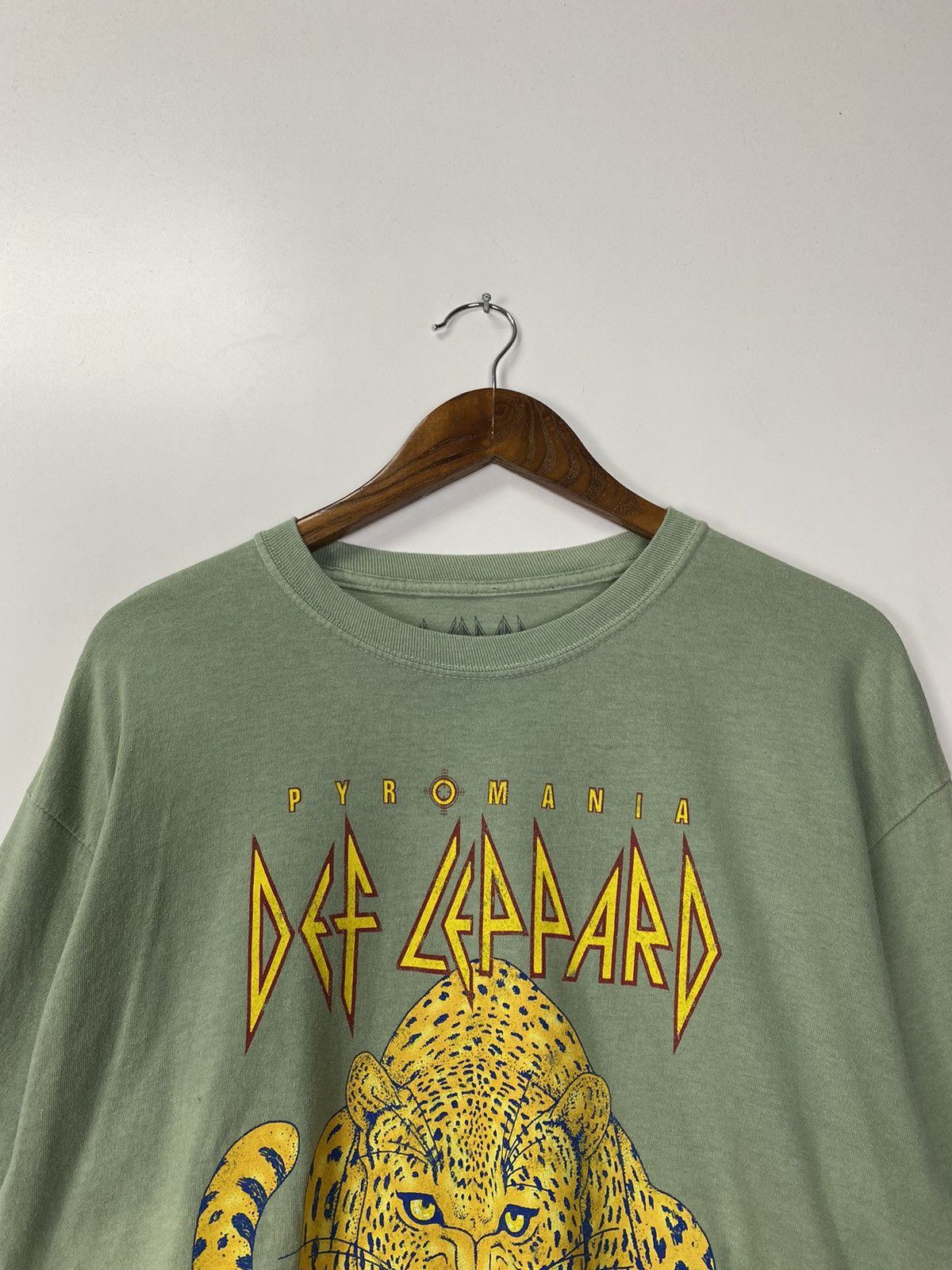 Band Tees × Def Leppard × Vintage Pyromania Def Leppard Rock Band Crop Shirt Size US M / EU 48-50 / 2 - 7 Thumbnail