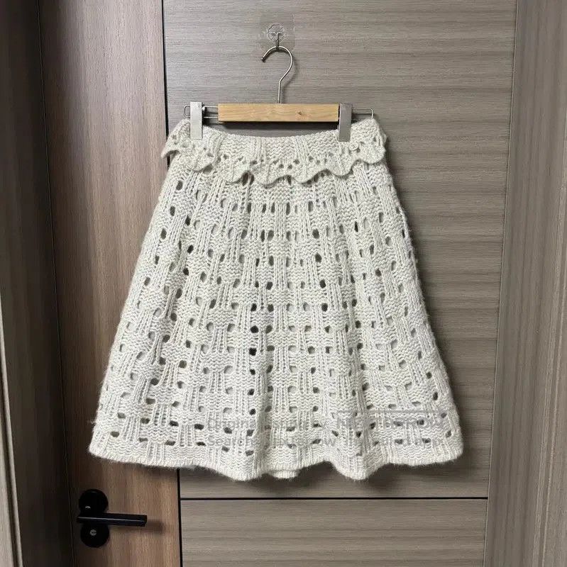 Chanel Chanel Gray Alpaca Wool Skirt for Women . Size 23" - 1 Thumbnail