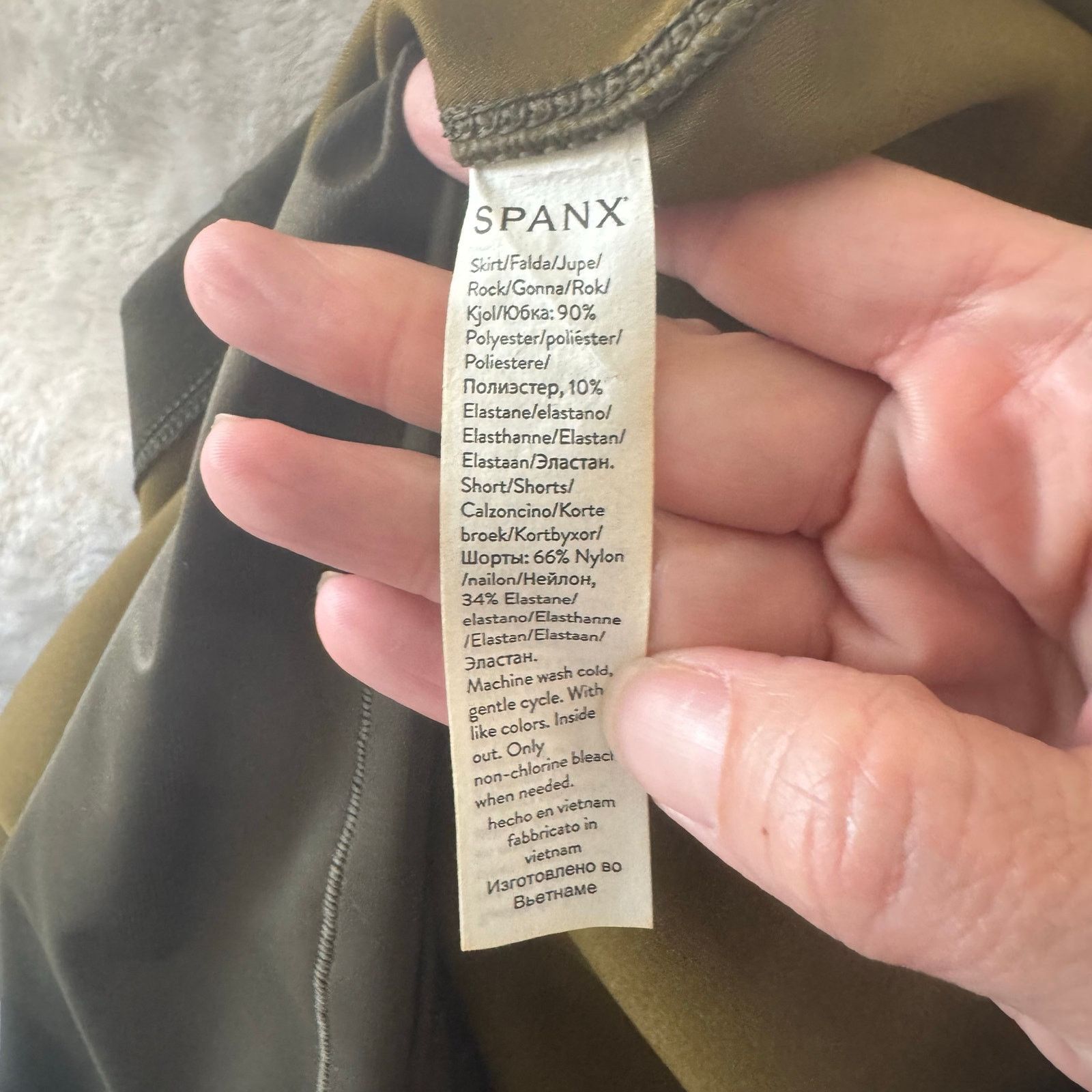 Spanx NWT Spanx Faux Suede Mini Skirt Built in Shorts L Green Size 32" / US 10 / IT 46 - 8 Thumbnail