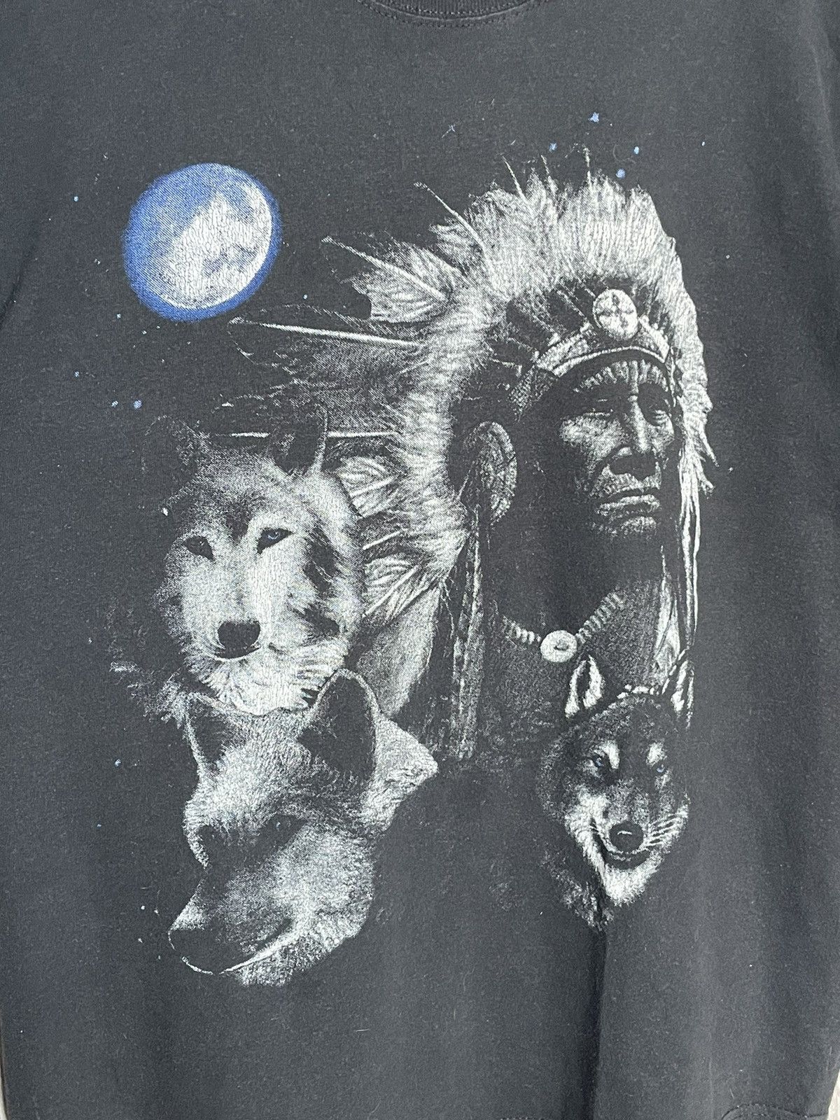 Vintage Vintage Faded Native American Wolf Tribal AOP T-shirt Size US L / EU 52-54 / 3 - 5 Thumbnail