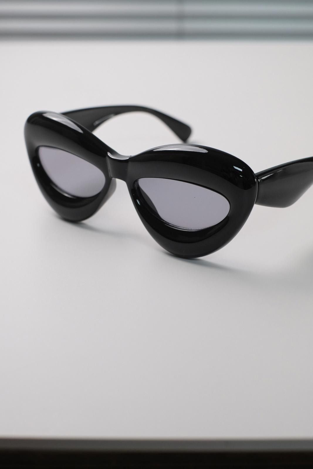 Other Y2k Vtg Futuristic Cat Eye Black Bold Sunglasses Unisex OS Size ONE SIZE - 3 Thumbnail