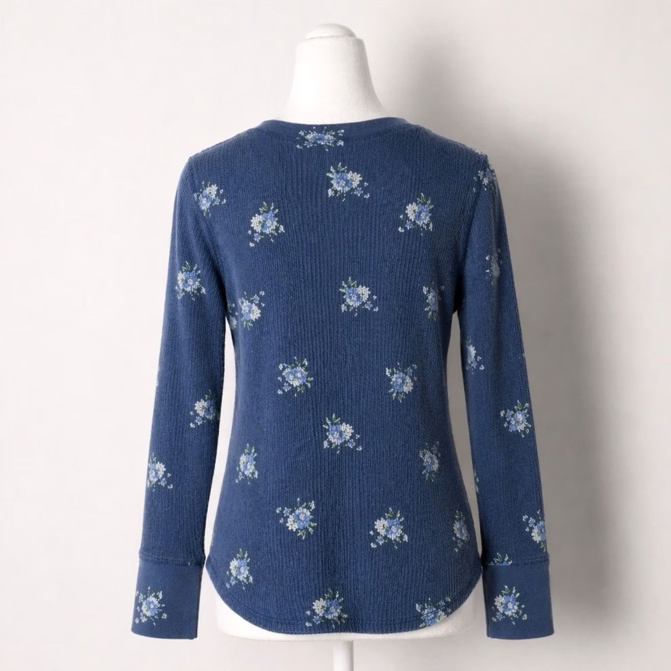 Vintage Aerie Blue Floral Waffle Knit Henley Long Sleeve Shirt Women’s M Stretch Size M / US 6-8 / IT 42-44 - 3 Thumbnail