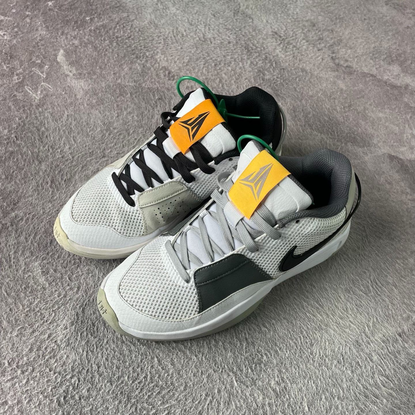 Nike Nike White Lowtop Sneakers 40 Men Size US 7.5 / EU 40-41 - 1 Thumbnail