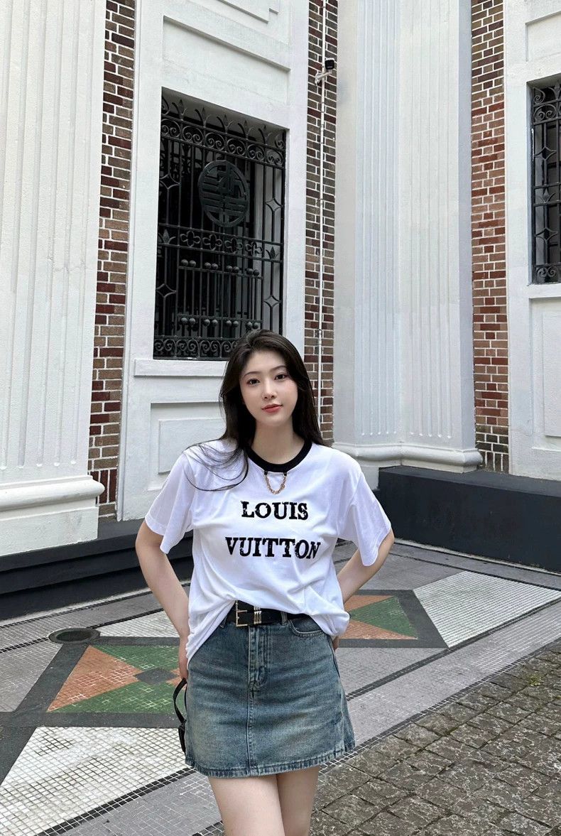 Louis Vuitton Louis Vuitton LV Logo Print Crewneck Tee - dmc Size US XS / EU 42 / 0 - 1 Thumbnail