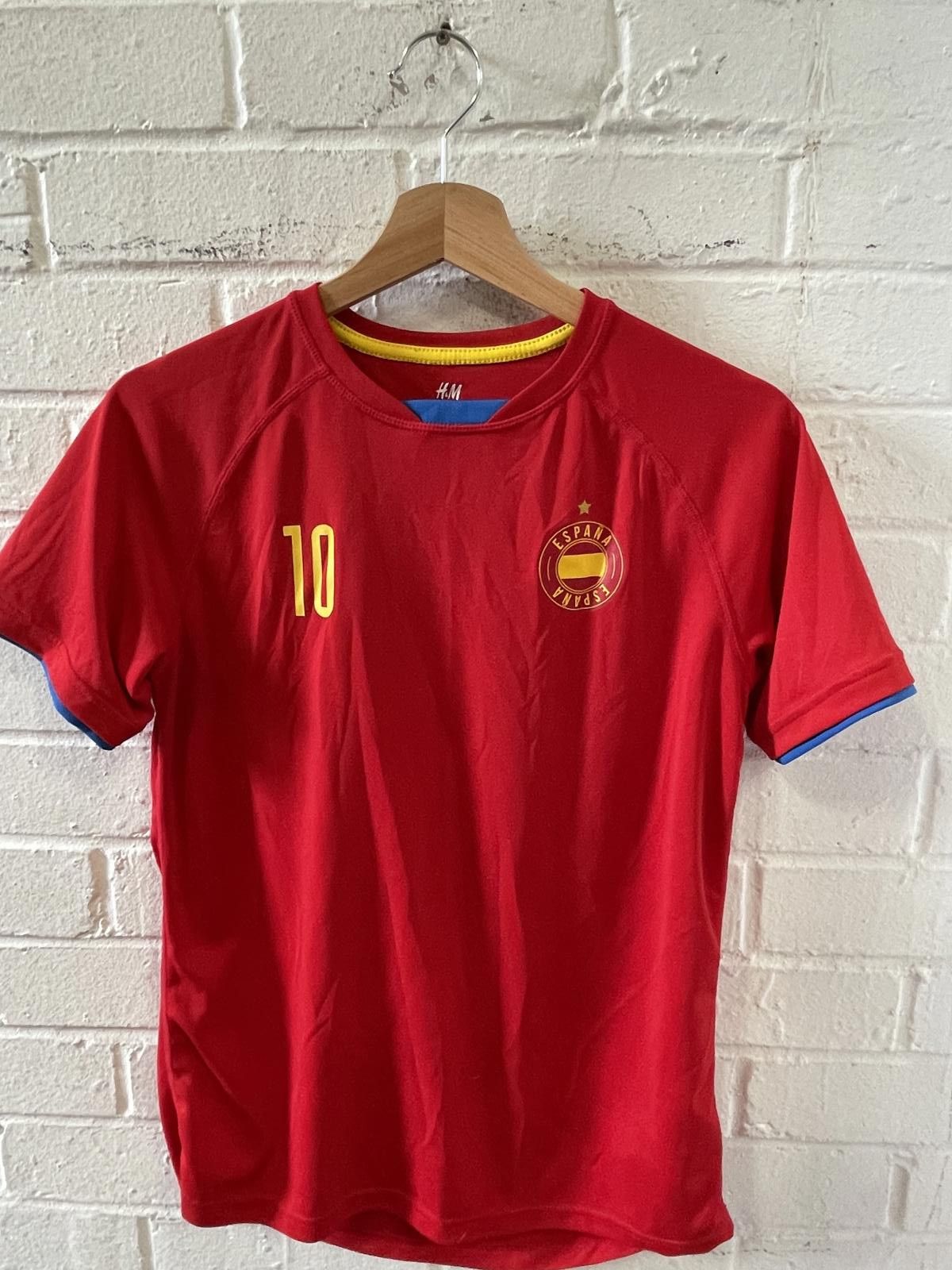 H&M Men's Spain National Soccer Jersey Number 10 Size US M / EU 48-50 / 2 - 1 Thumbnail