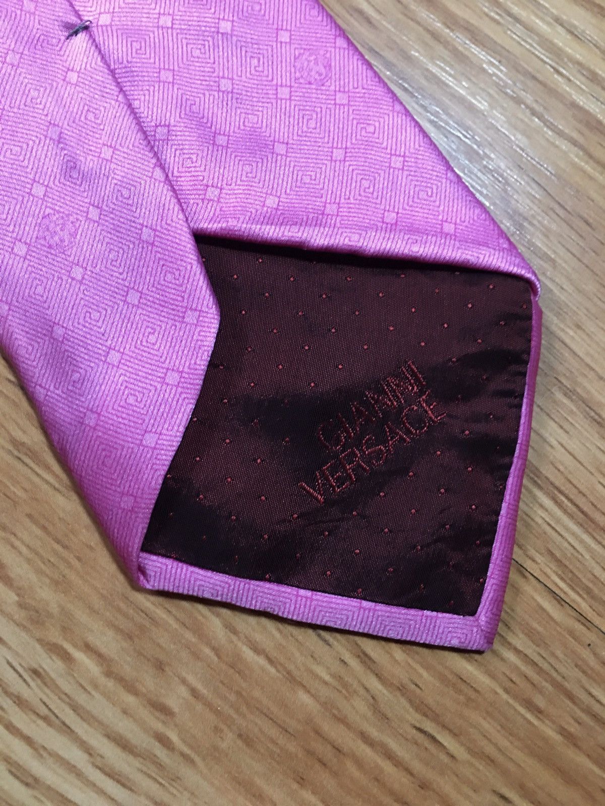 Versace GIANNI VERSACE Dark Pink Medusa Silk Mens Italy Tie Vintage Size ONE SIZE - 5 Thumbnail